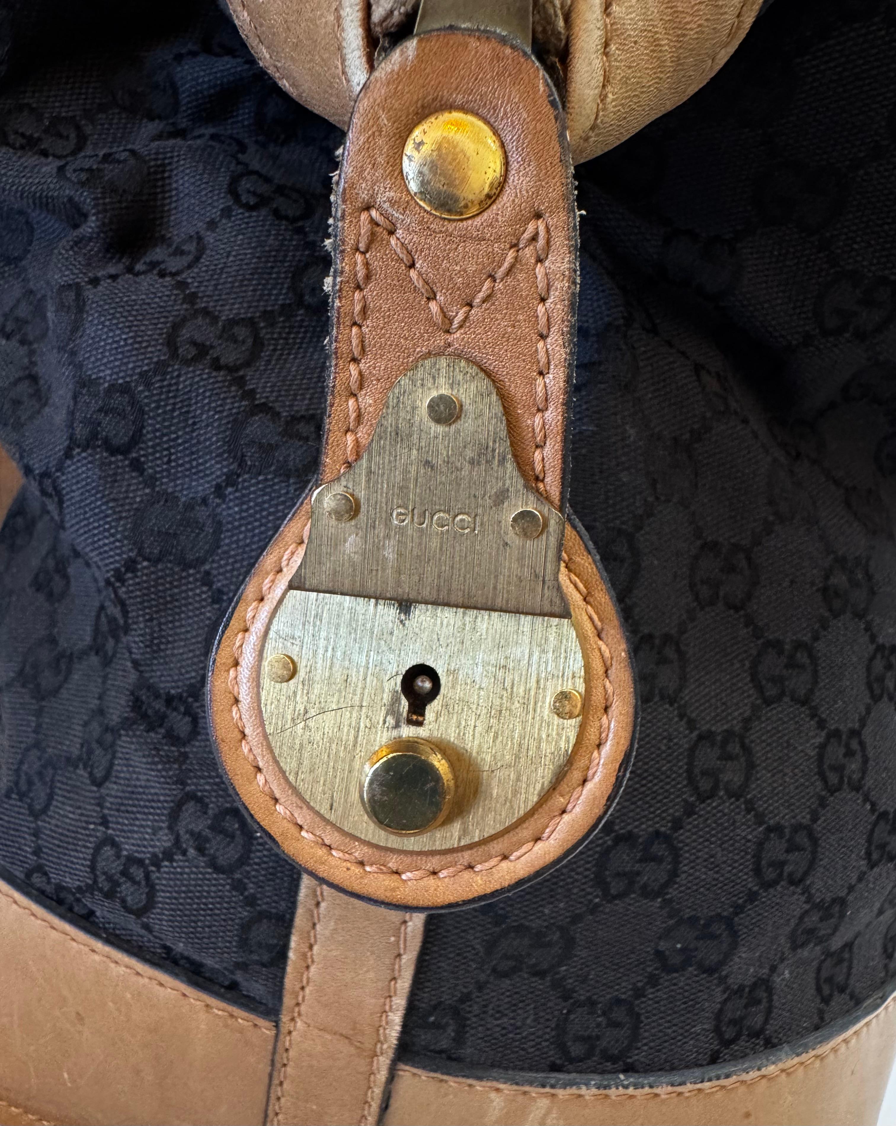 1970s Vintage GUCCI GG Monograma Jacquard Doctor Duffle Bag Unisex Negro Marrón en venta 5