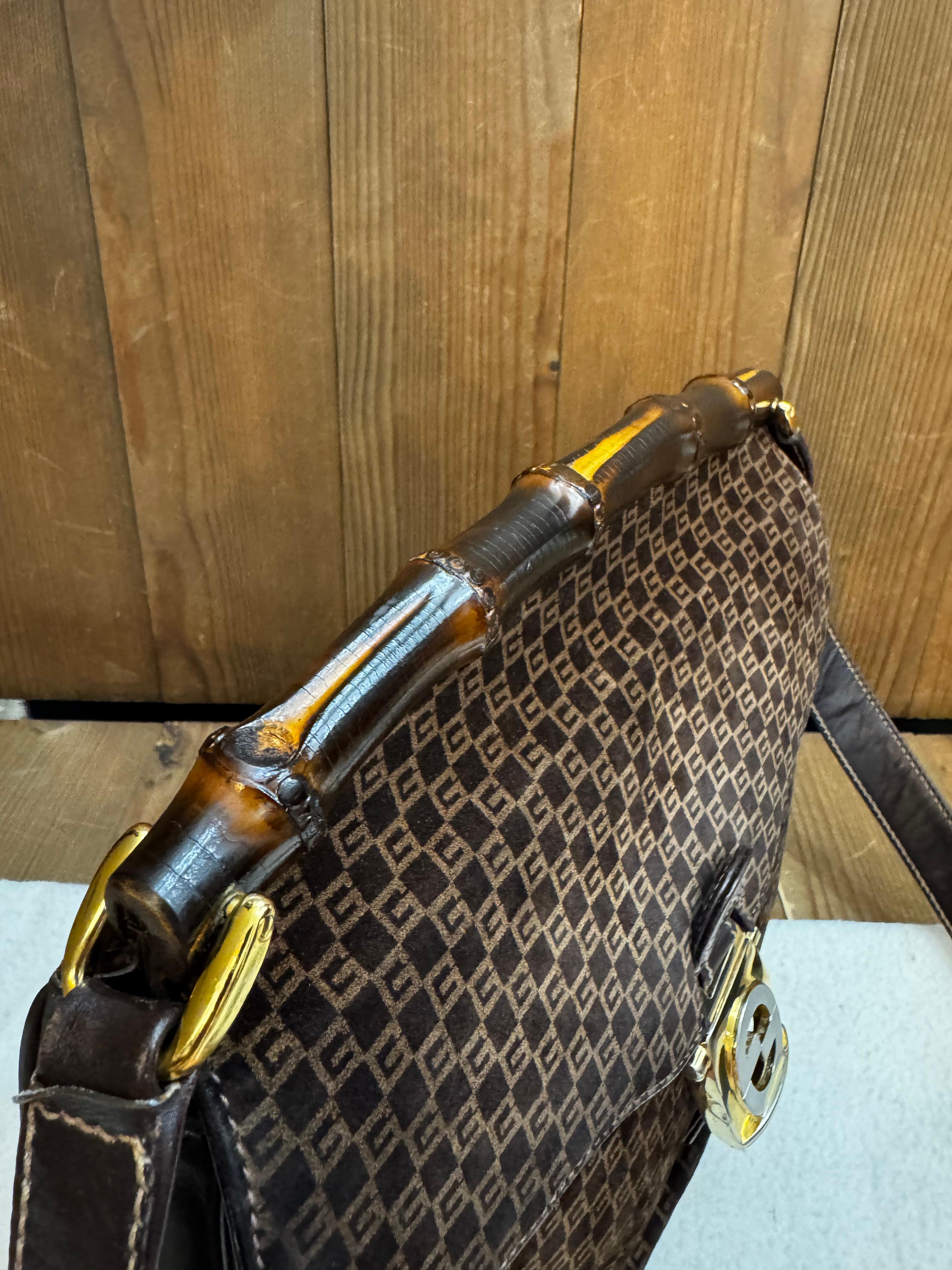 Borsa a tracolla GG GG in pelle nubuck Bamboo marrone, anni '70. in vendita 3