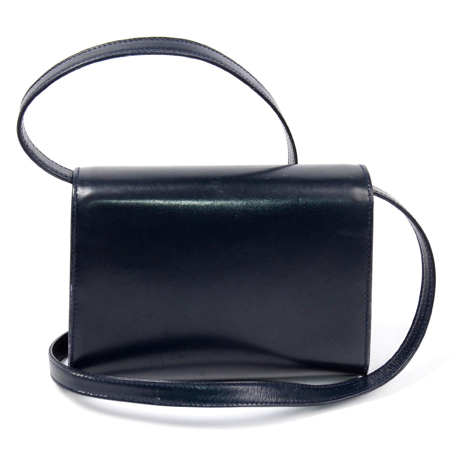 1970er Jahre Vintage Gucci Handtasche Marineblaue Midnight Blue Leder-Umhängetasche im Angebot 1