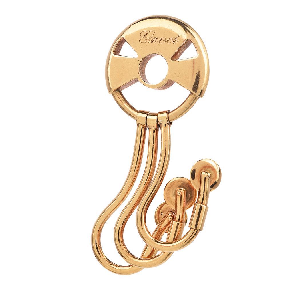 An exquisite example of Gucci’s Unique design

features three drop-down hooks for 18k gold key sets and has a total approx. weight of 38.0 grams.

Crafted in Solid 18K yellow gold, this Vintage 1970's piece presents the distinctive Gucci Hallmark