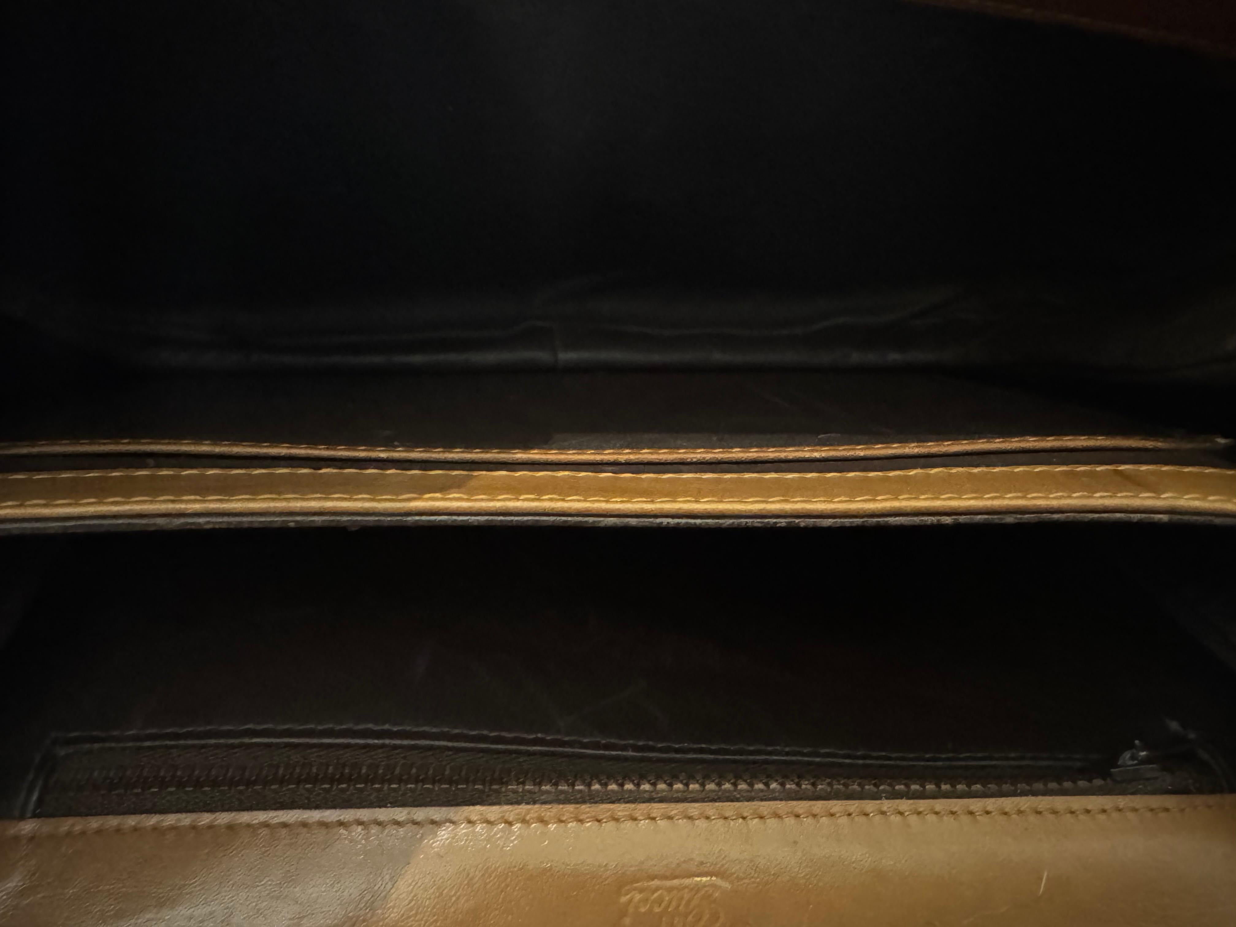 1970s Vintage GUCCI Leather Shoulder Bag Turnlock Brown 2