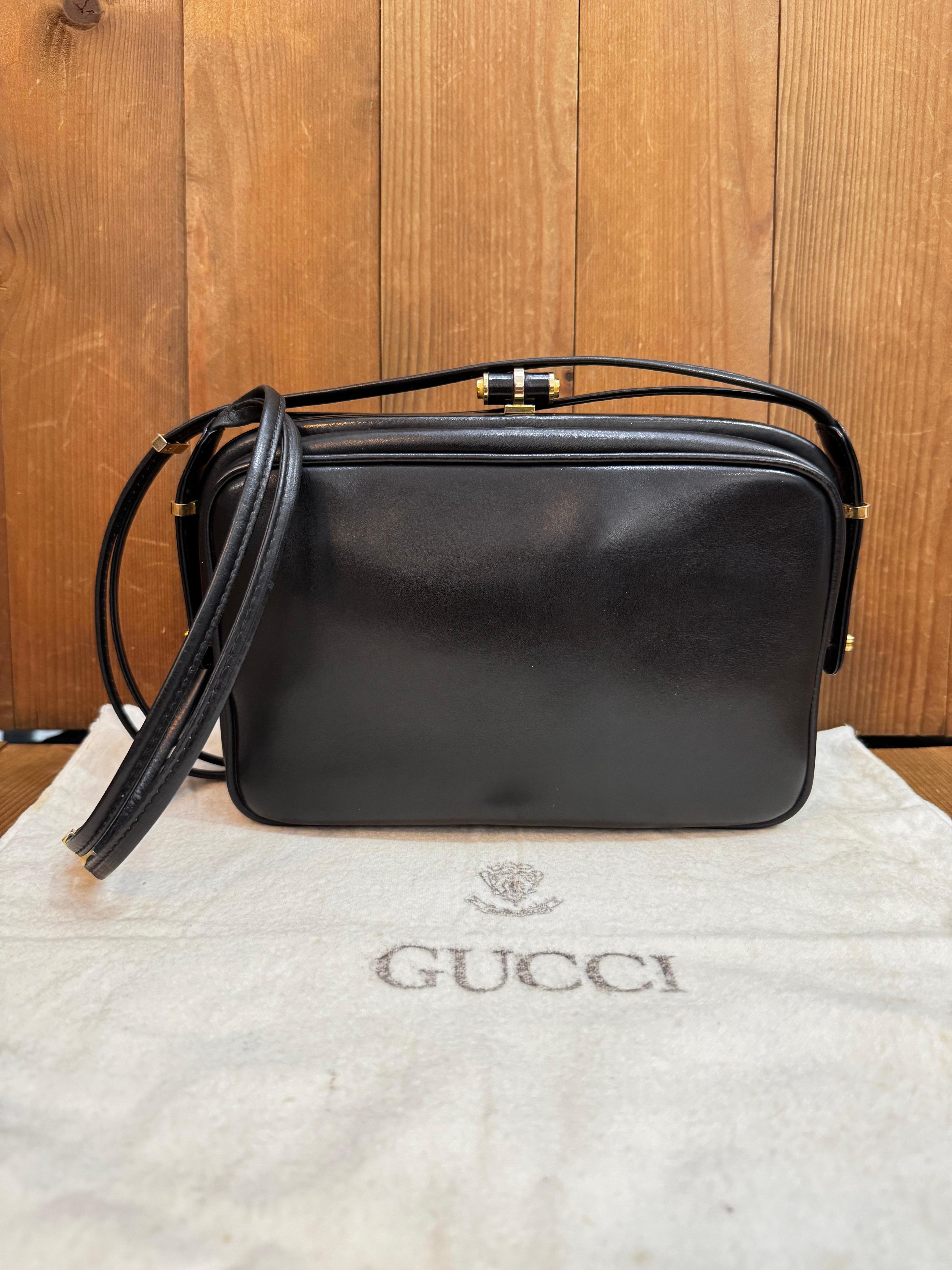 1970s Vintage GUCCI Leather Shoulder Bag Kiss-Lock Black In Good Condition For Sale In Bangkok, TH