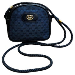 GUCCI, sac à bandoulière vintage en jacquard micro GG bleu marine, années 1970