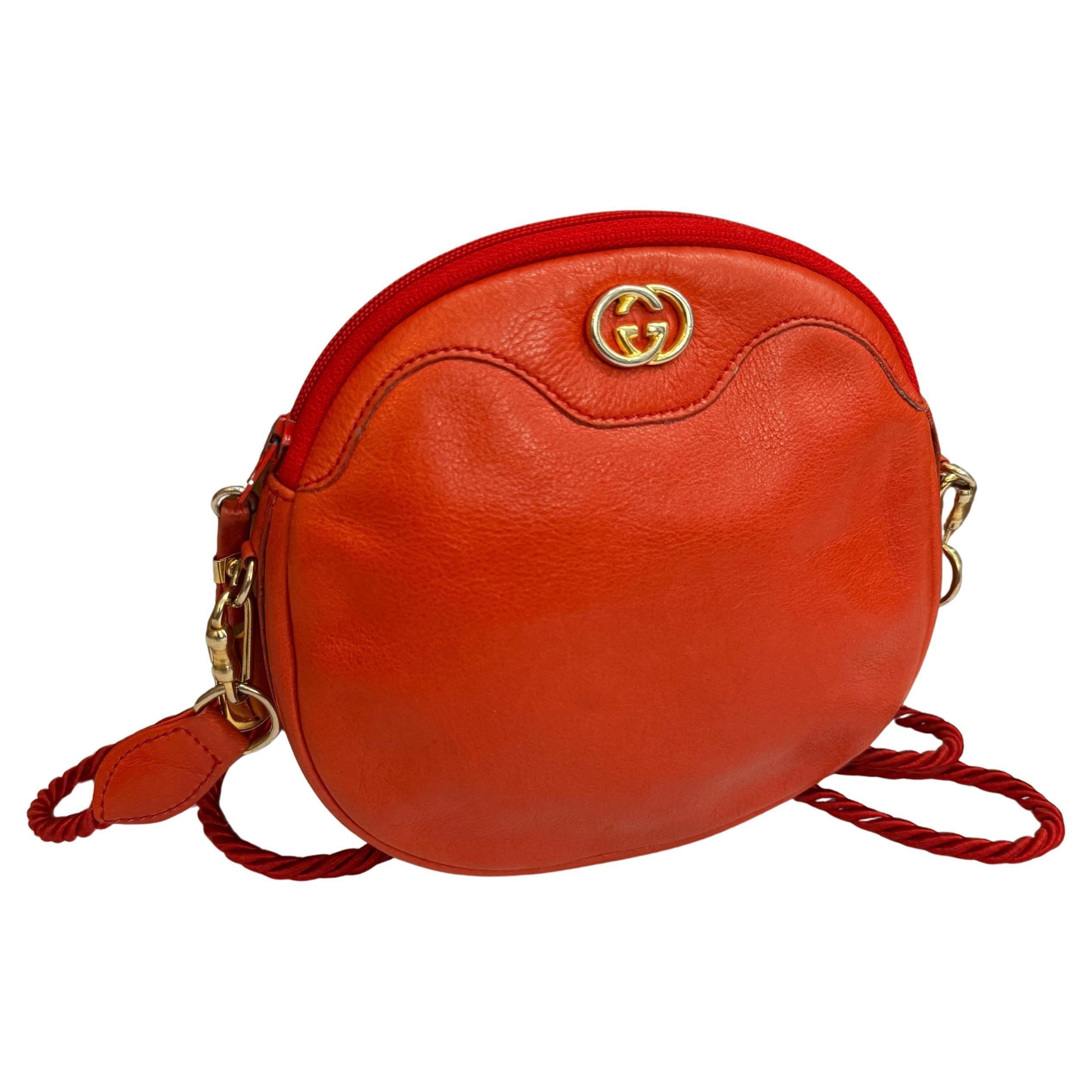 Femenino o masculino 1970s Vintage GUCCI Mini Bolso Crossbody Cuero Rojo en venta