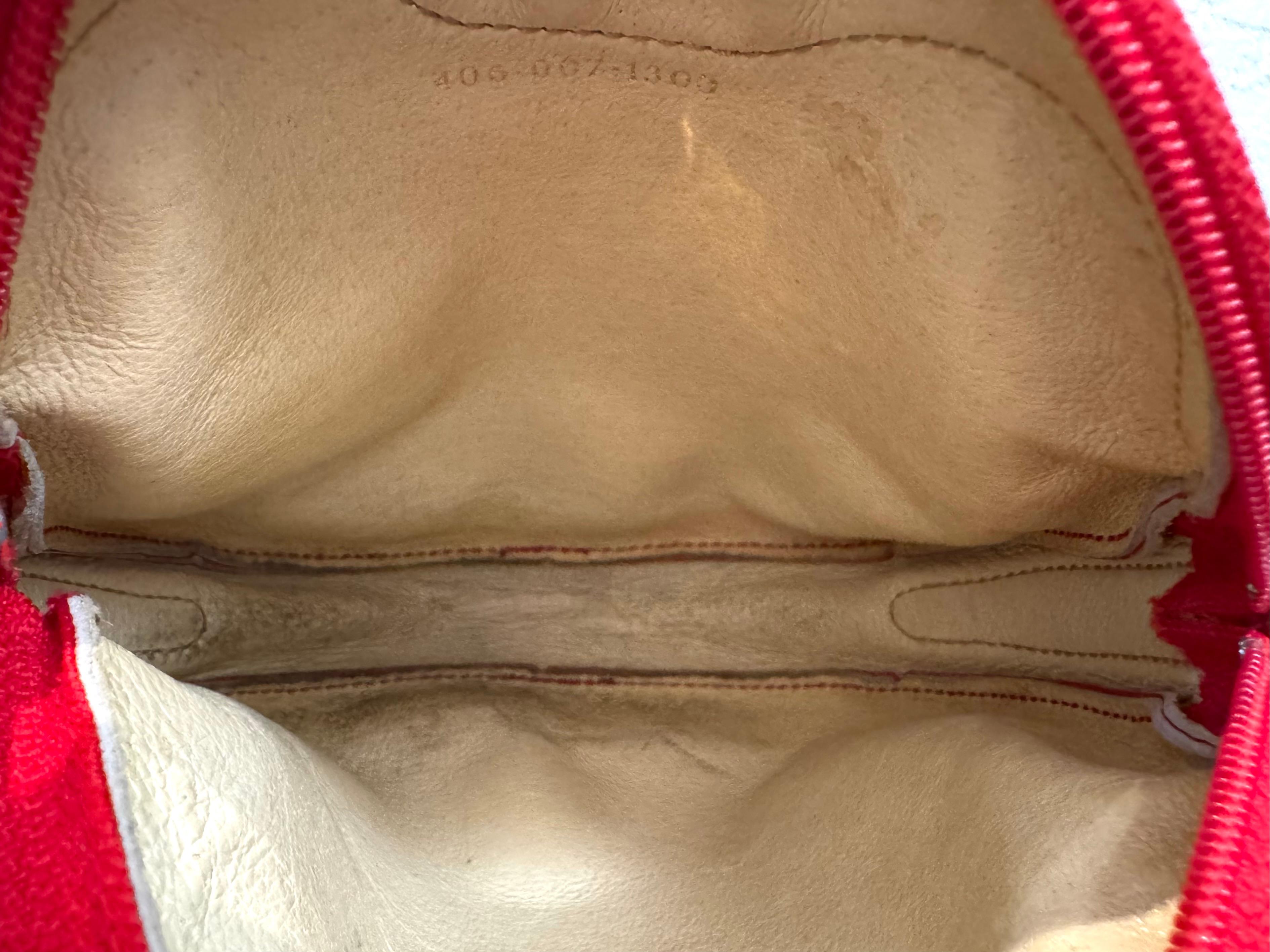 1970s Vintage GUCCI Mini Bolso Crossbody Cuero Rojo en venta 3