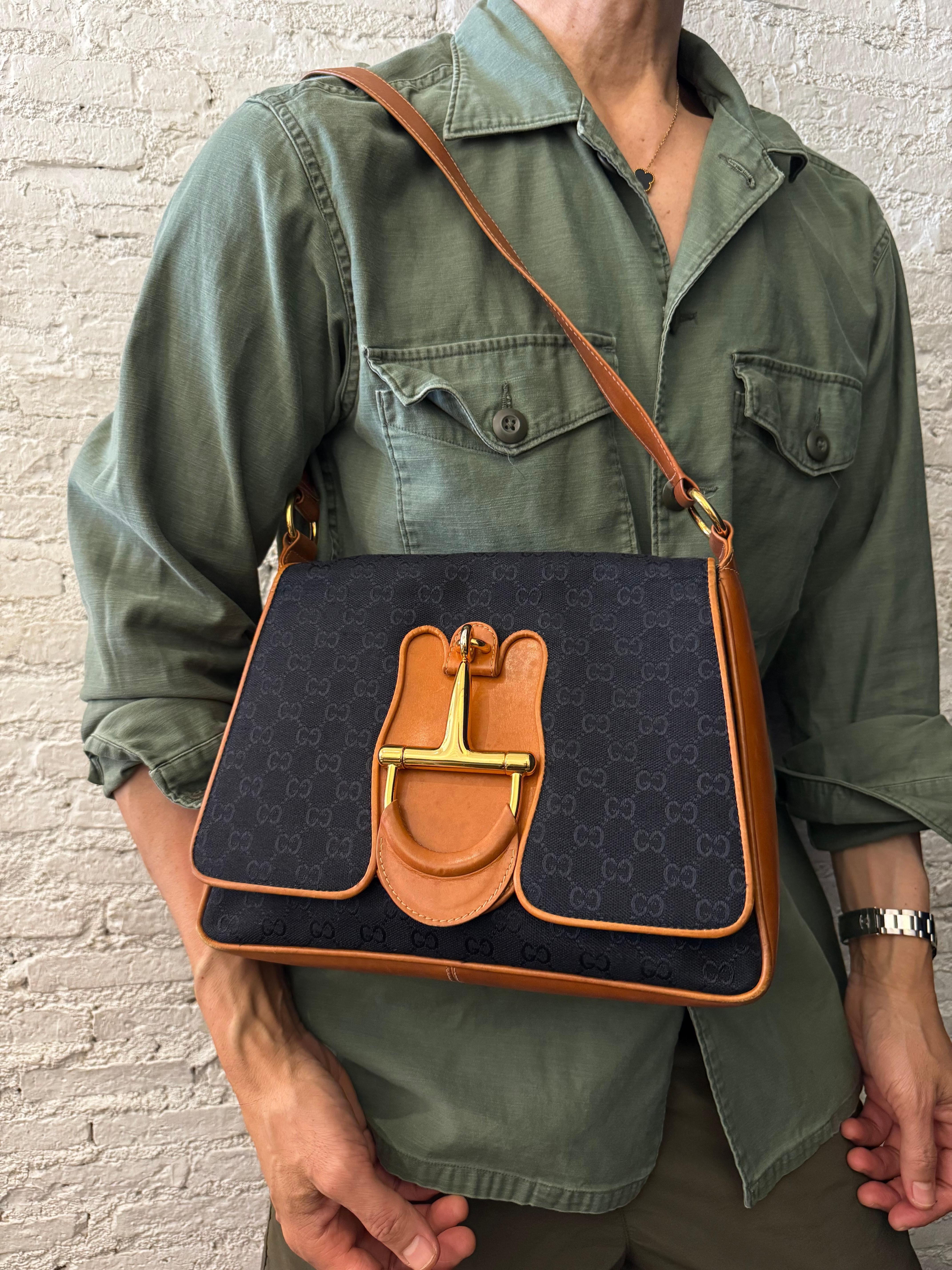 Femenino o masculino 1970s Vintage GUCCI Monograma GG Jacquard Horsebit Bolso de hombro Negro en venta