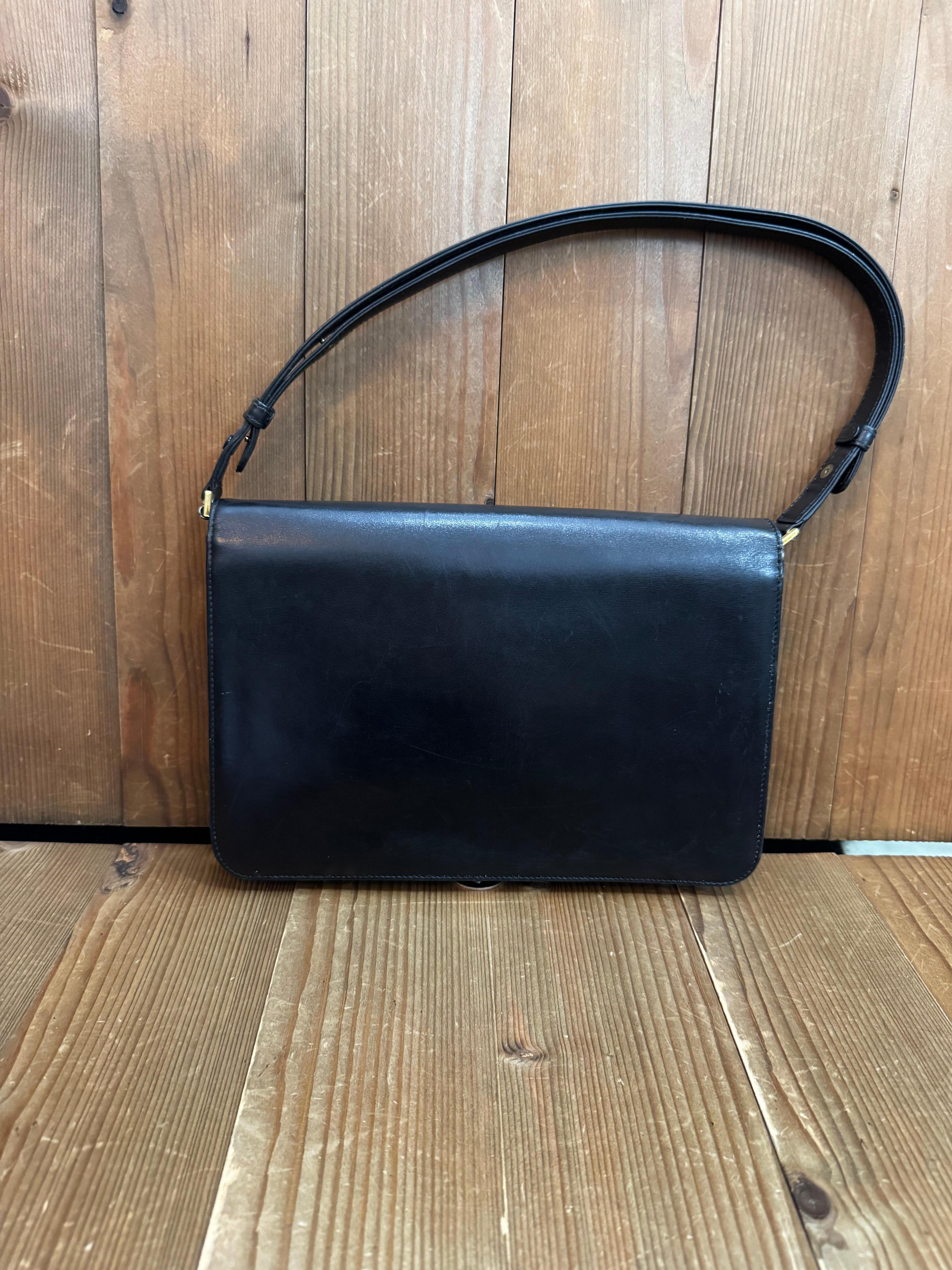 1970 Vintage GUCCI Sac à bandoulière en cuir à deux voies Noir Bon état - En vente à Bangkok, TH