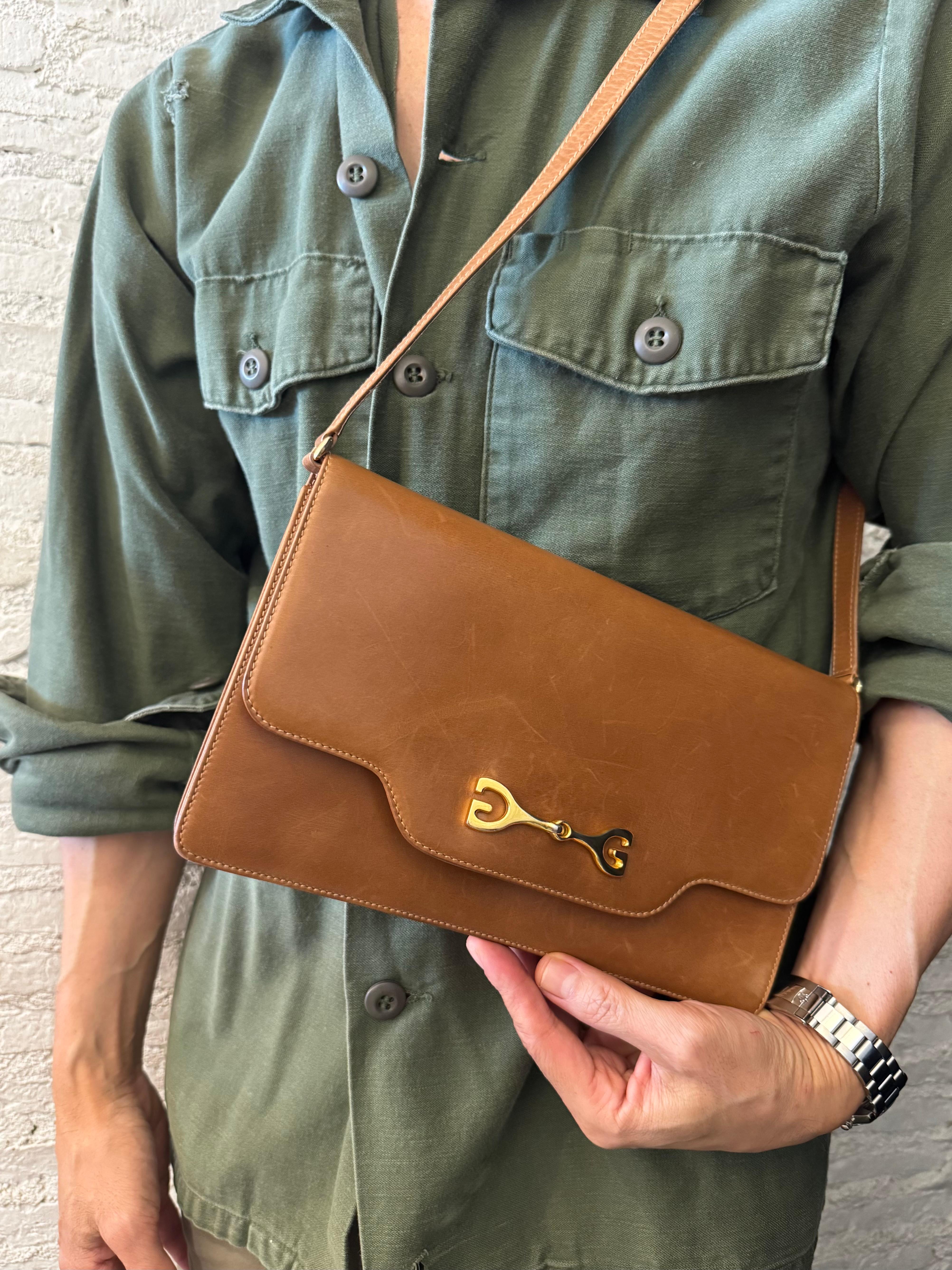 1970s Vintage GUCCI Two-Way Leather Shoulder Bag Cowhide Brown For Sale 4