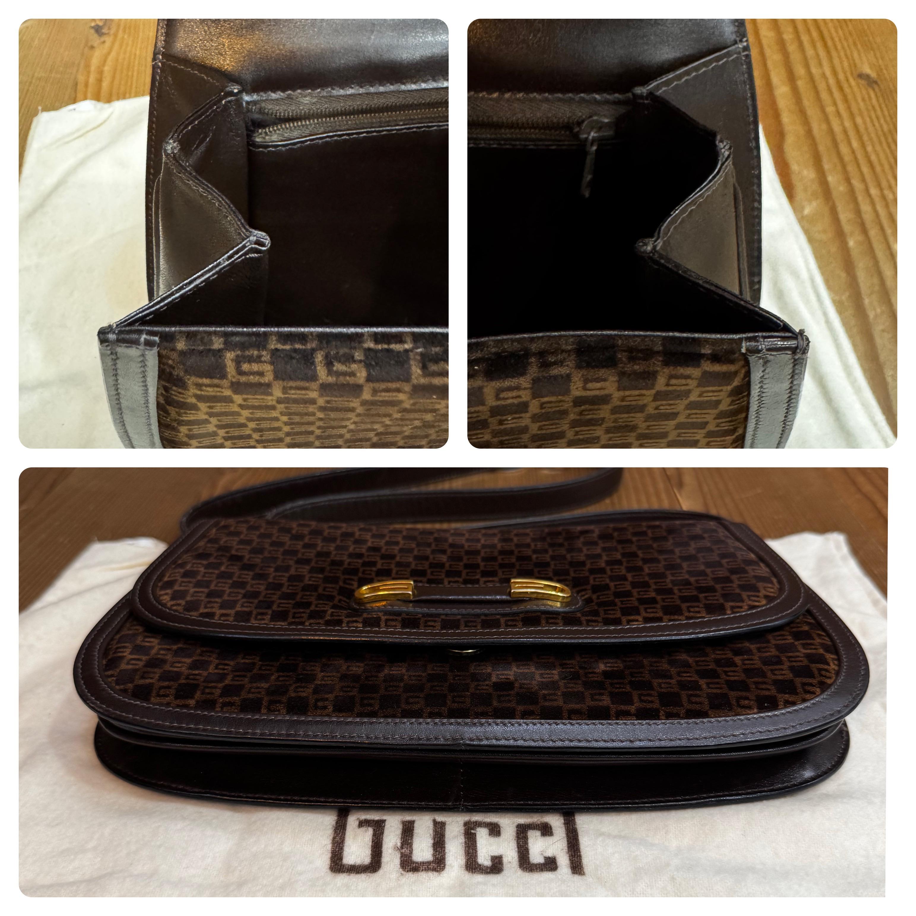 1970er Vintage GUCCI Zwei-Wege-Wildleder Monogram Umhängetasche Braun im Angebot 1