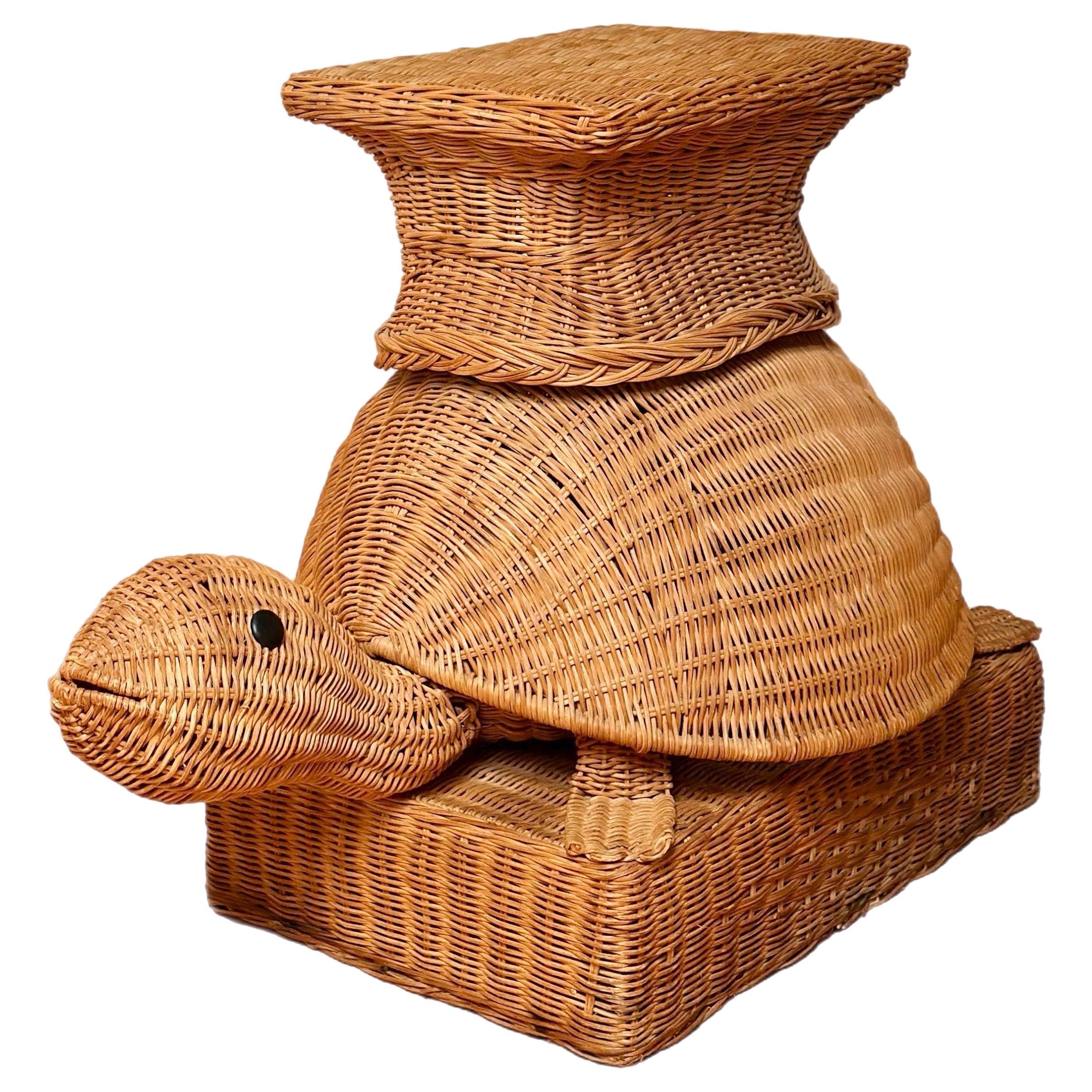 1970 Vintage Table d'appoint fantaisiste en rotin tressé à la main avec tortue en vente