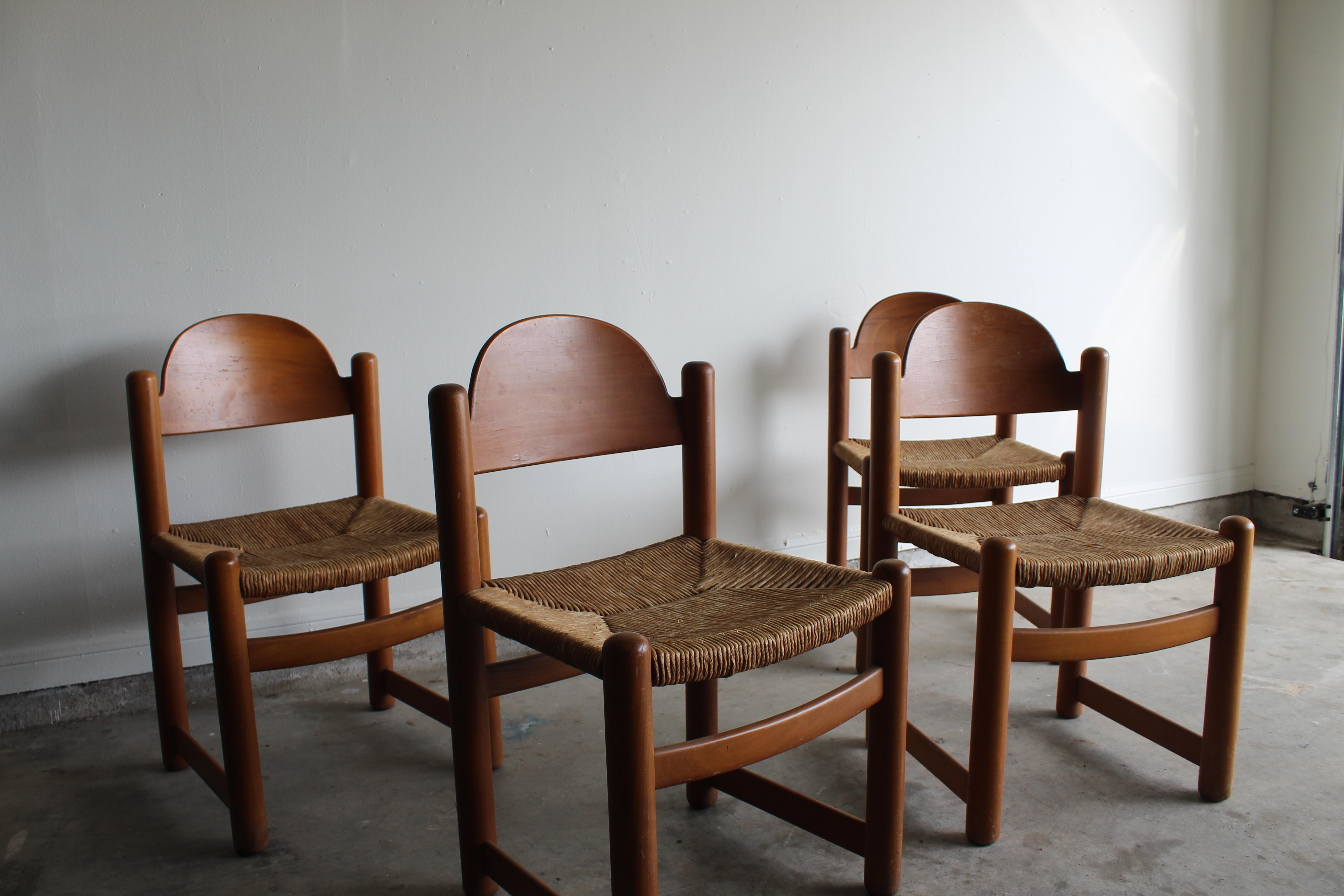 Stunning set of 4 Hank Lowenstein’s “Padova” dining chairs in oak wood with rush seats. Boasting a dark wood stain and beautiful rounded edges.