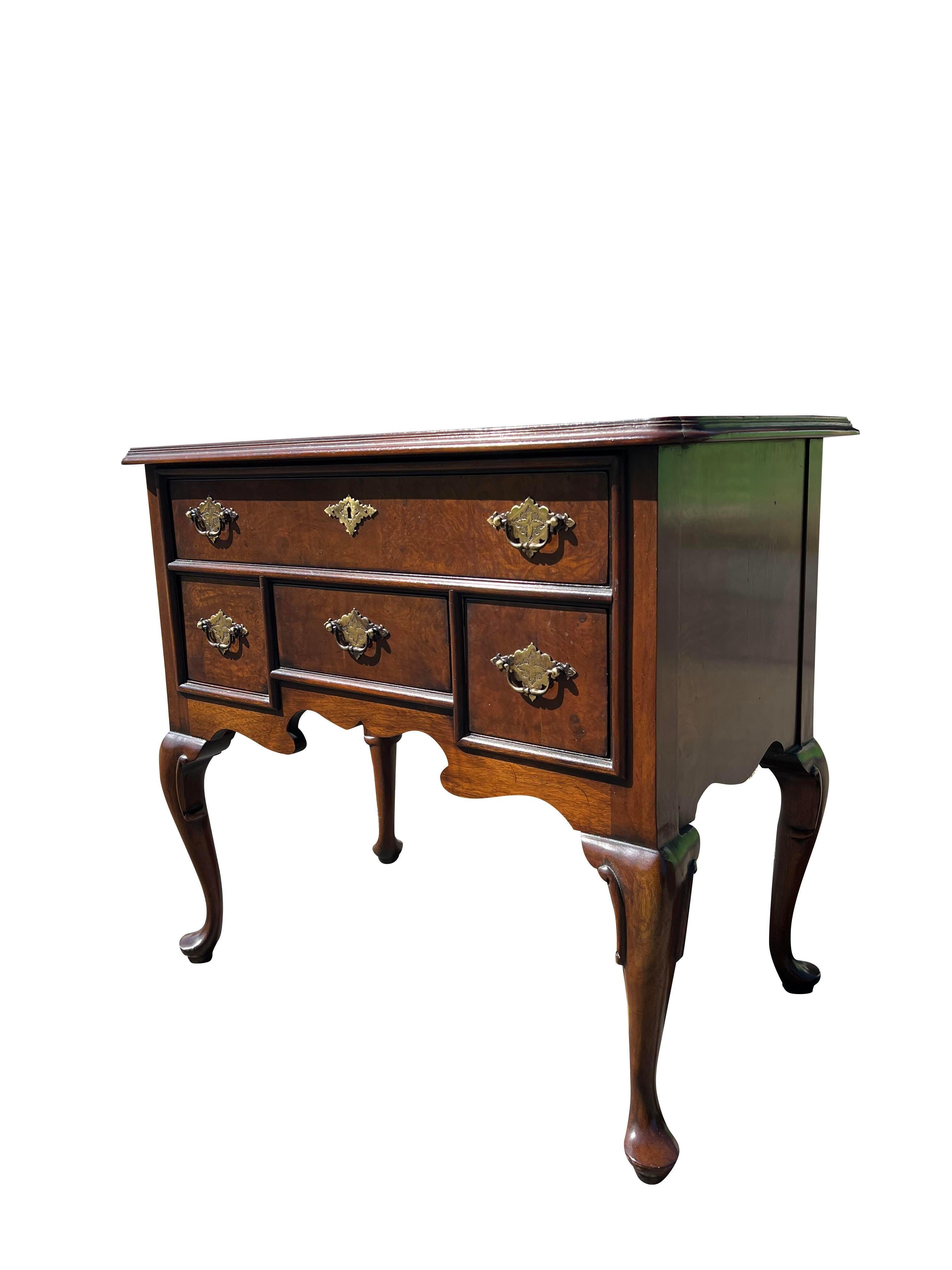 Vintage Hekman Small Dresser or Accent Table.

Add a touch of vintage charm to your home with this stylish and functional Hekman small dresser or accent table. This versatile piece offers ample storage space and a timeless design.

Key