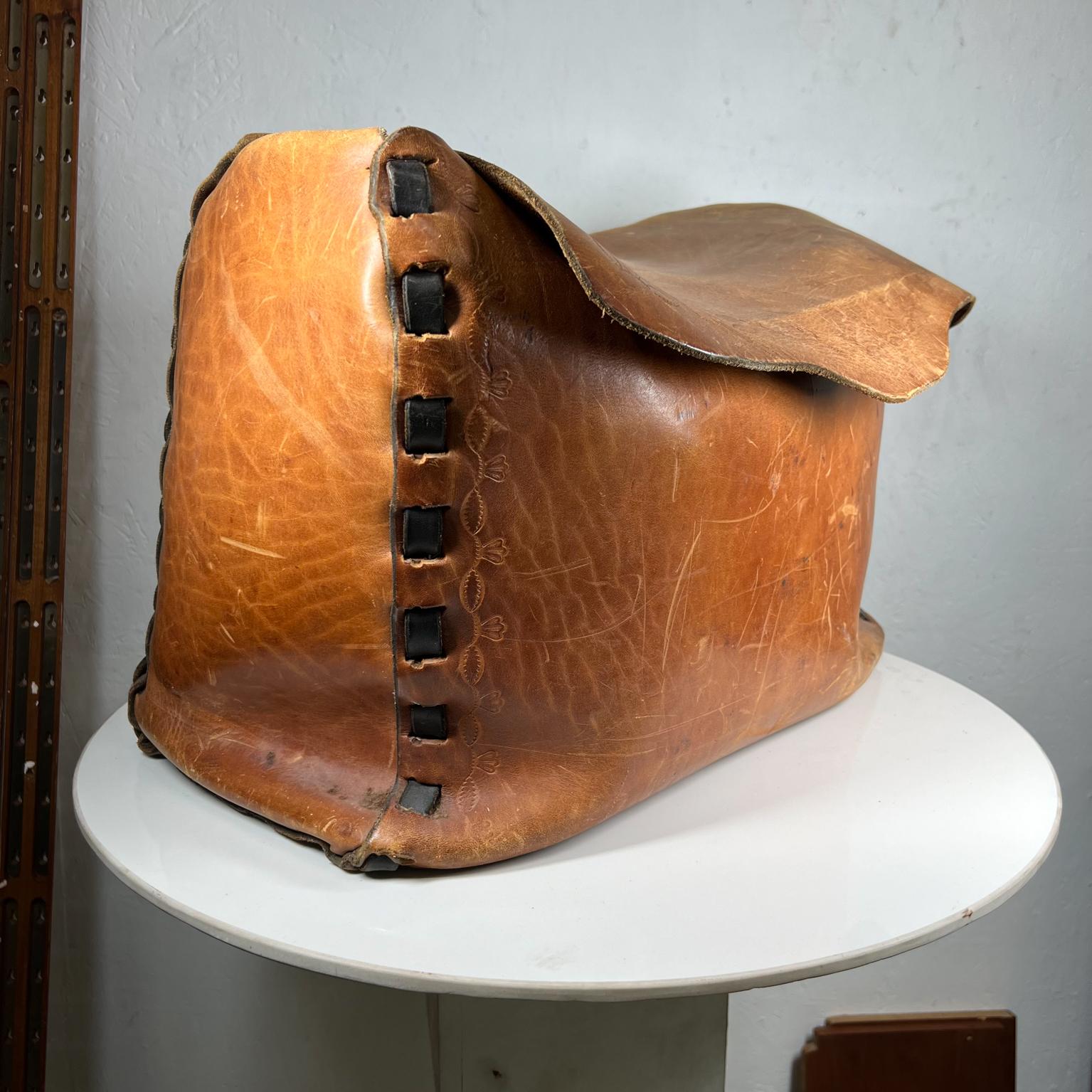 Mid-Century Modern 1970s Vintage Hipster Leather Satchel Saddle Bag  For Sale