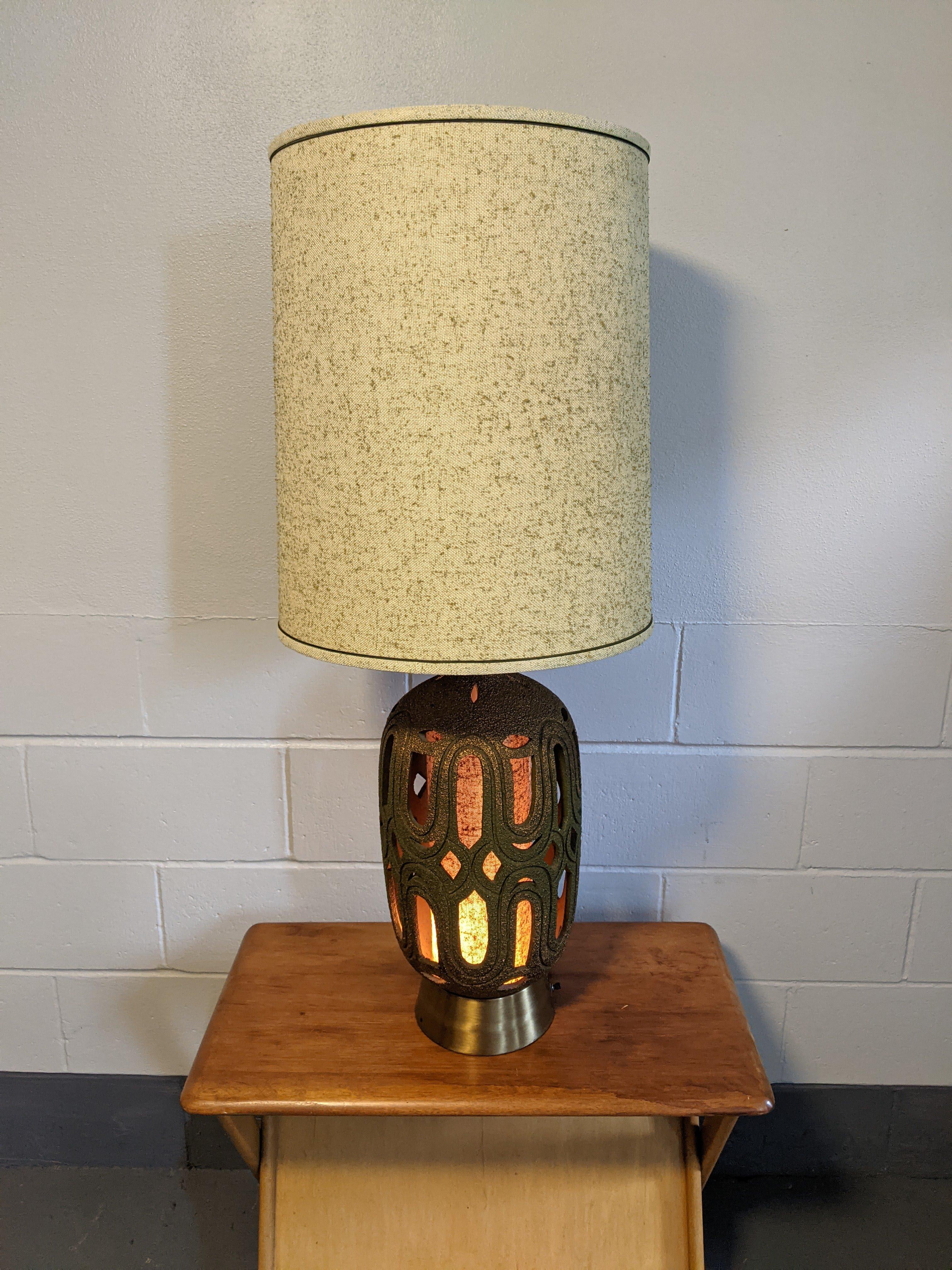 Large vintage Honi Chilo lamp with original shade, circa 1970s.

Gold or brass colored base, textured. Switches on base and neck, inside of base lights up with fabric to match the shade.

Good vintage condition. Very large vintage lamp.

Dimensions