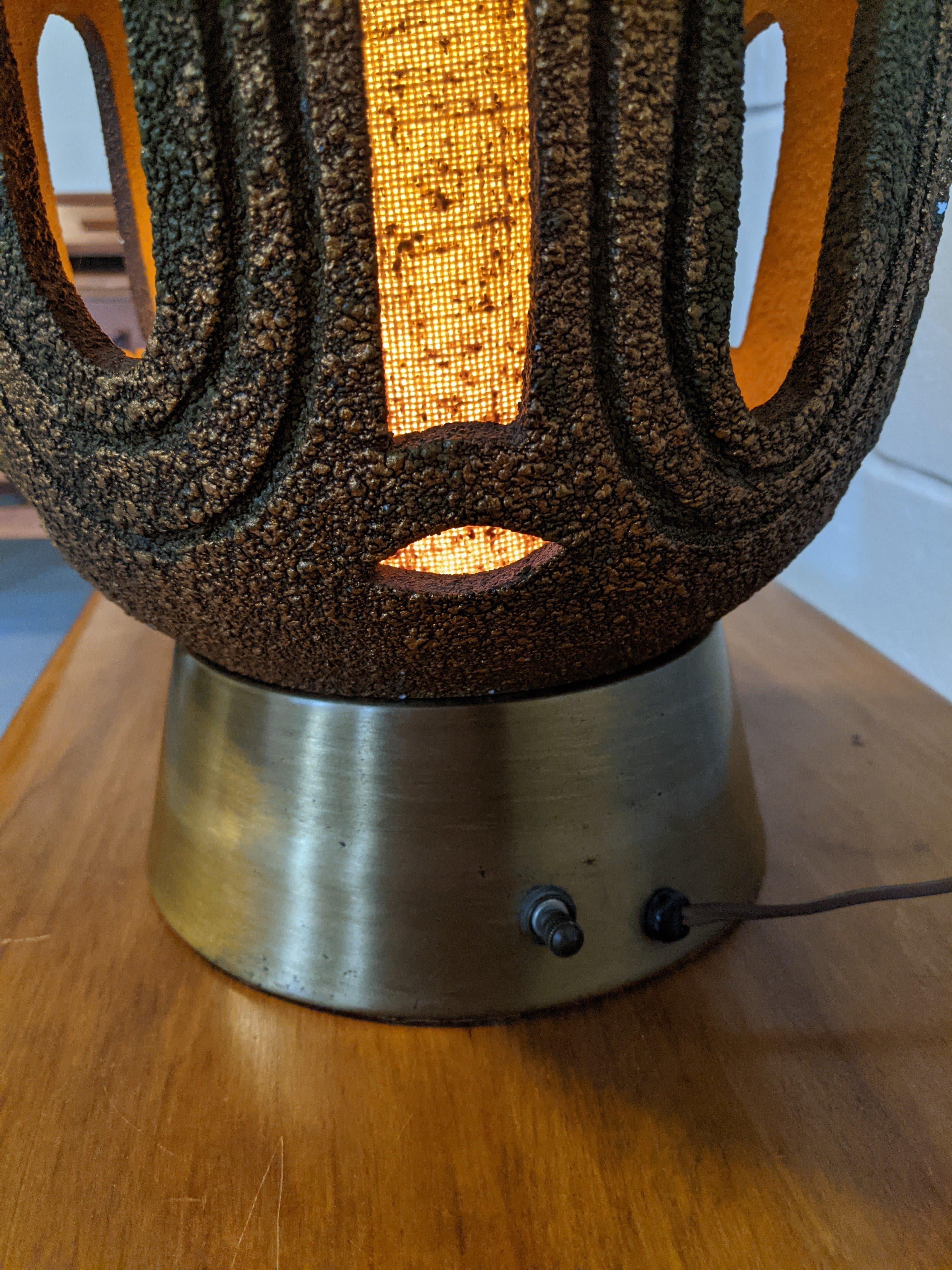 Laiton Grande lampe de bureau Honi Chilo vintage des années 1970 en vente