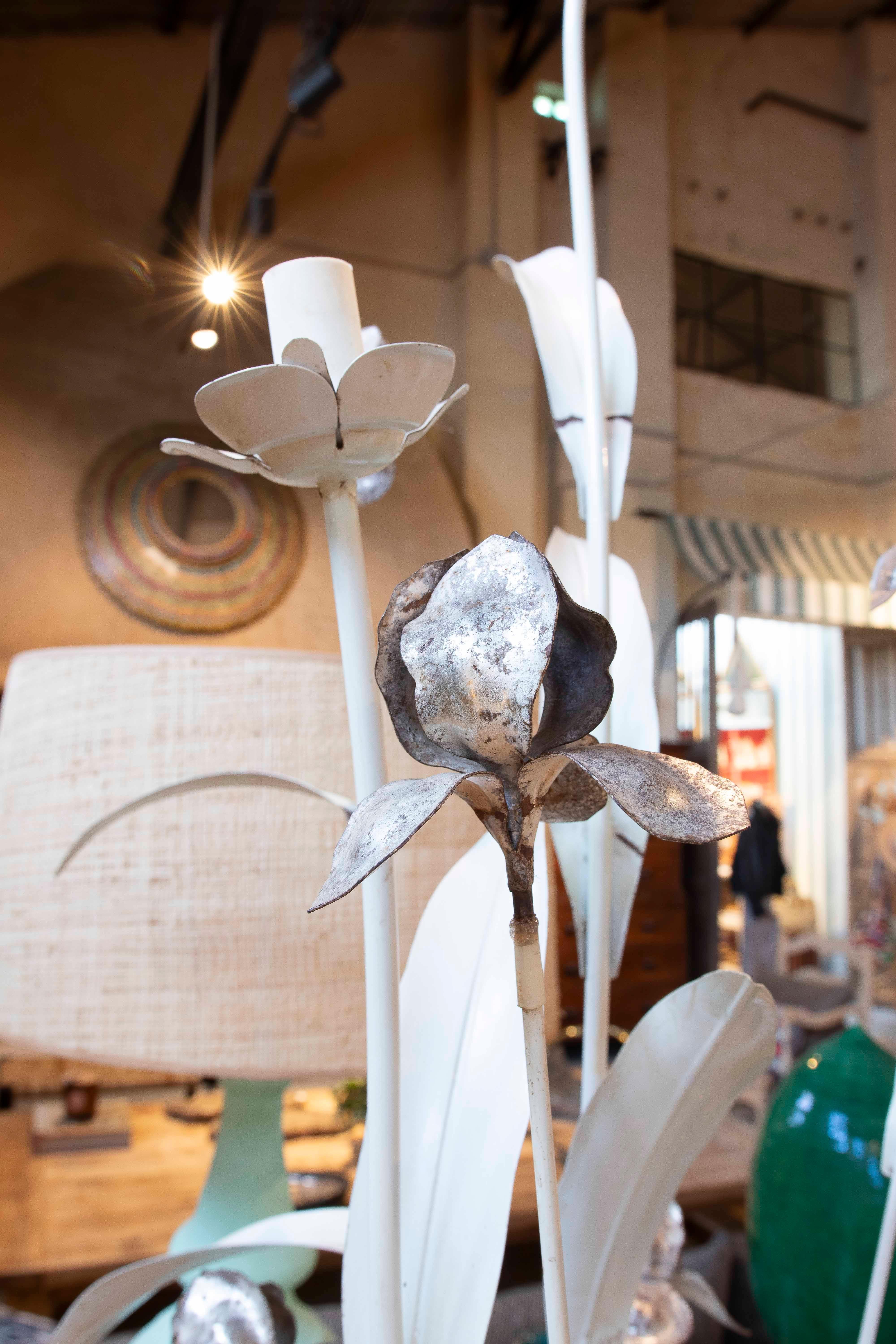 The 1970s Vintage Eisen Tischlampe in der Form eines Blumenstraußes im Angebot 6
