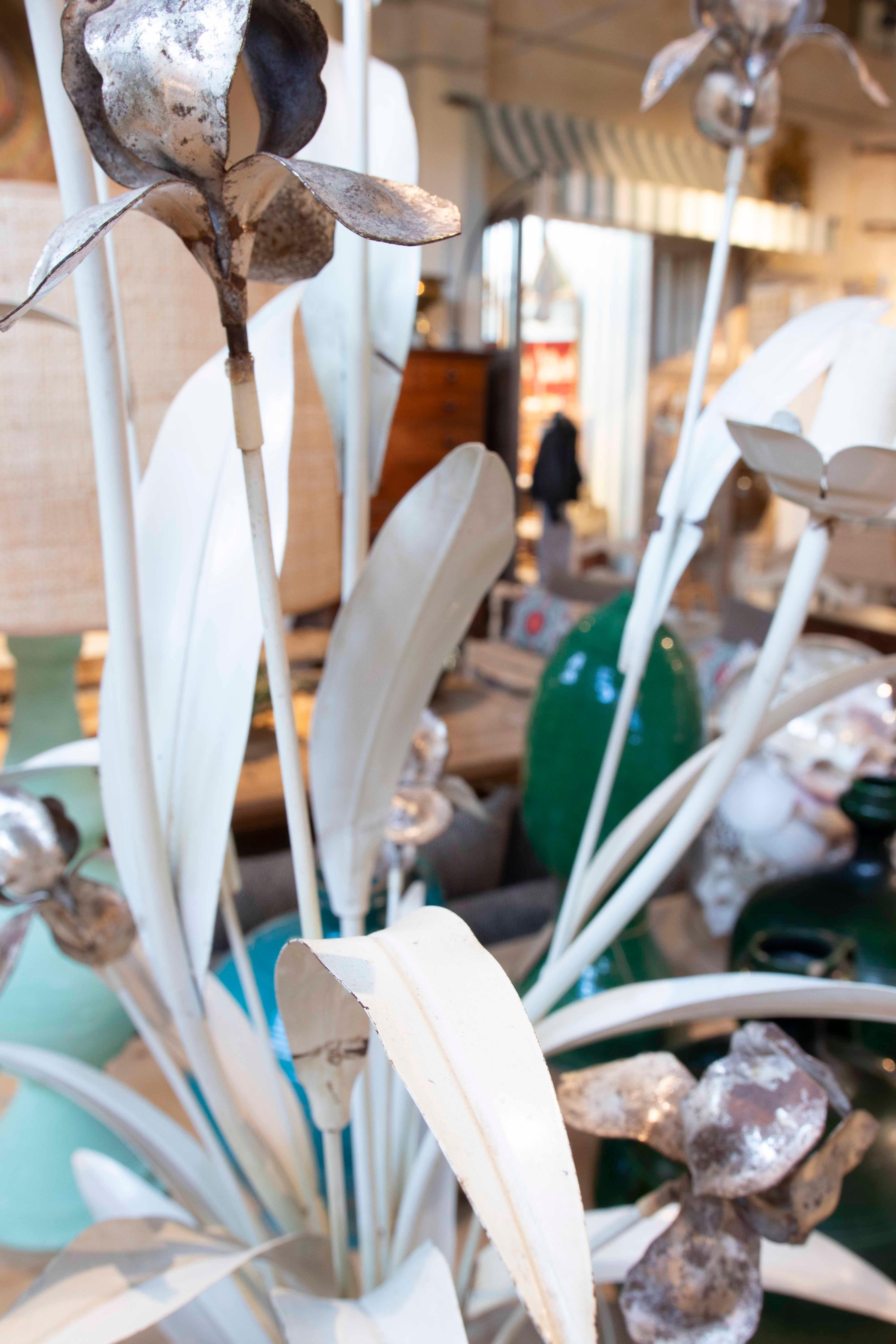 The 1970s Vintage Eisen Tischlampe in der Form eines Blumenstraußes im Angebot 7