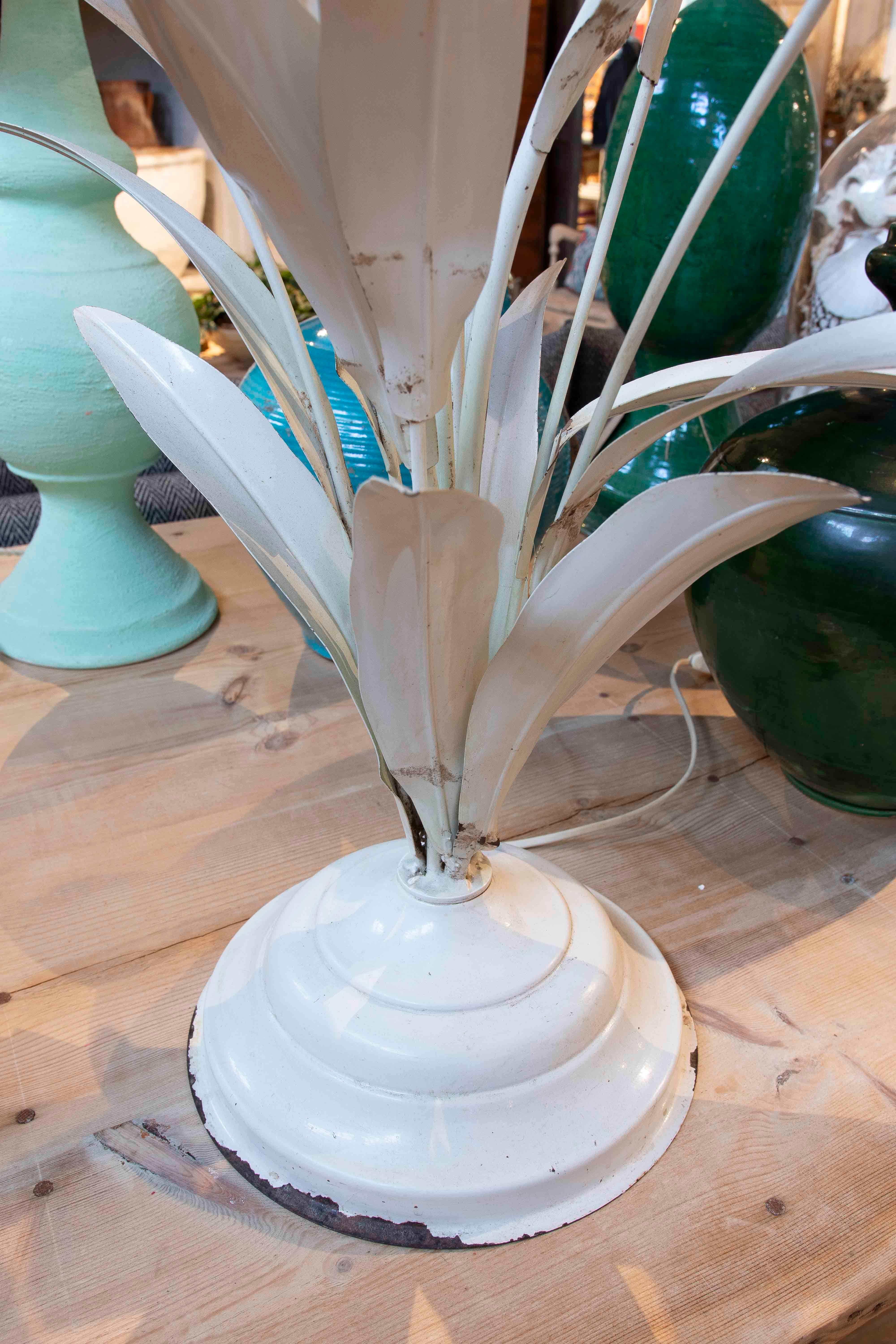 The 1970s Vintage Eisen Tischlampe in der Form eines Blumenstraußes im Angebot 8