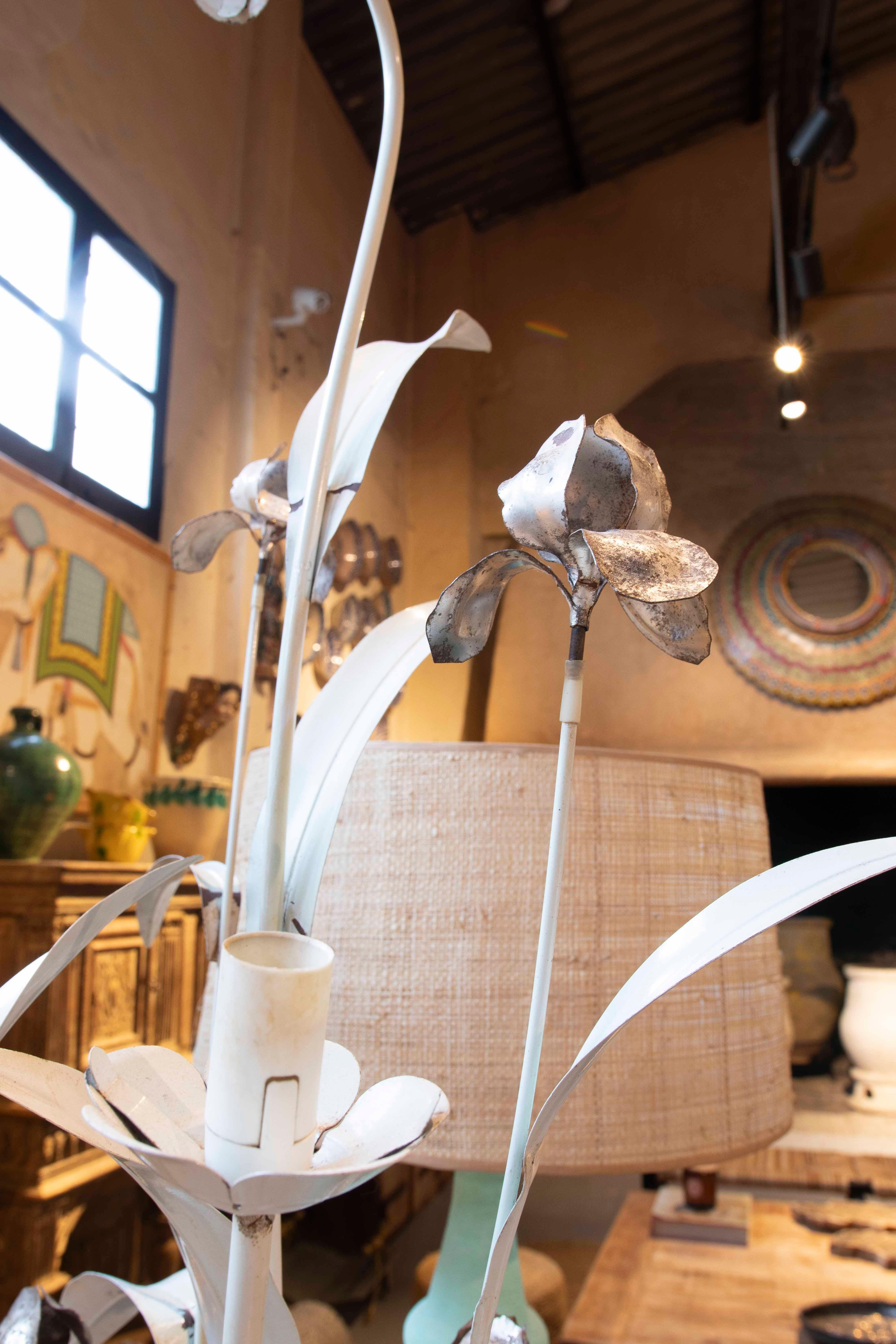 The 1970s Vintage Eisen Tischlampe in der Form eines Blumenstraußes im Angebot 2