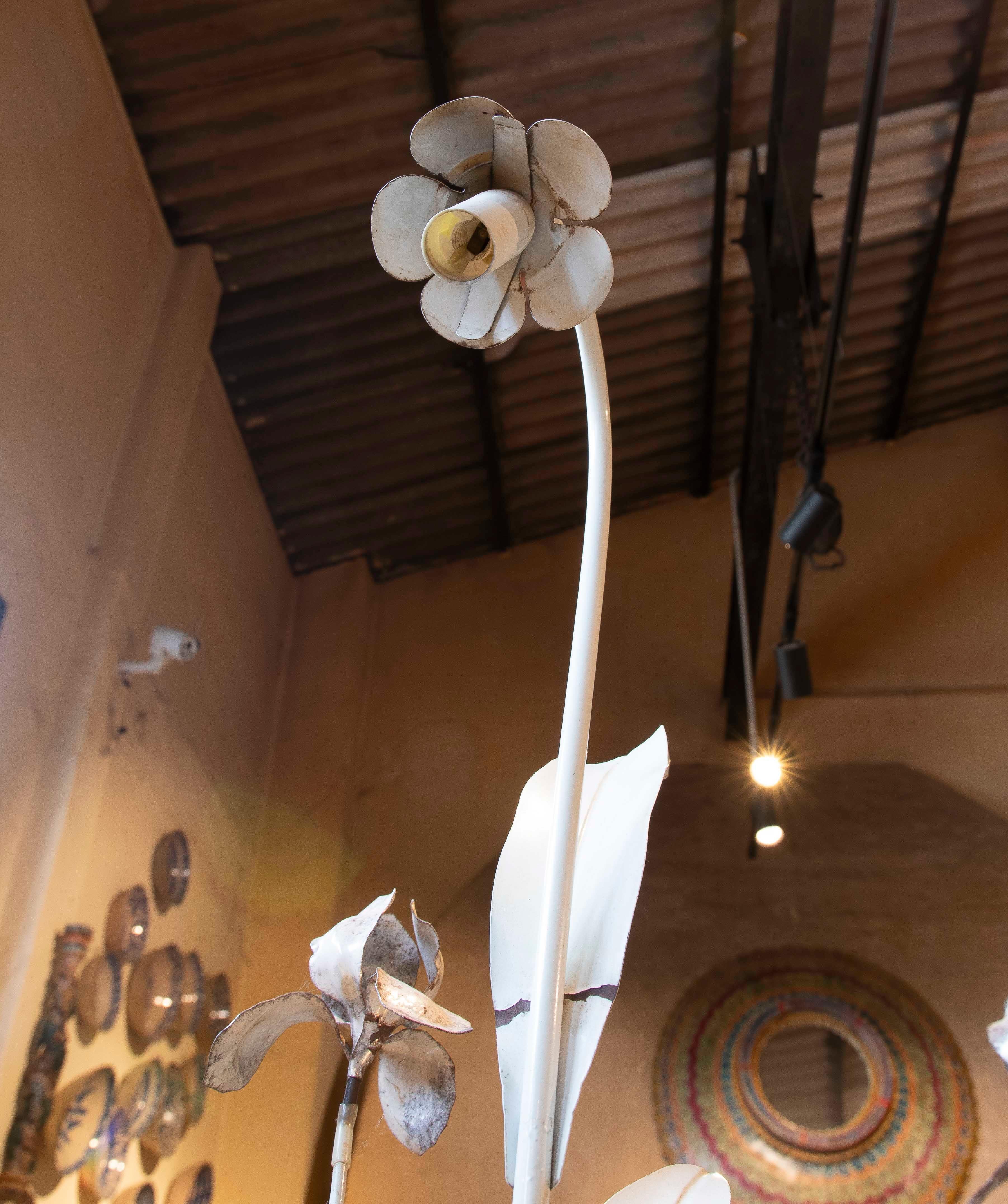 The 1970s Vintage Eisen Tischlampe in der Form eines Blumenstraußes im Angebot 4