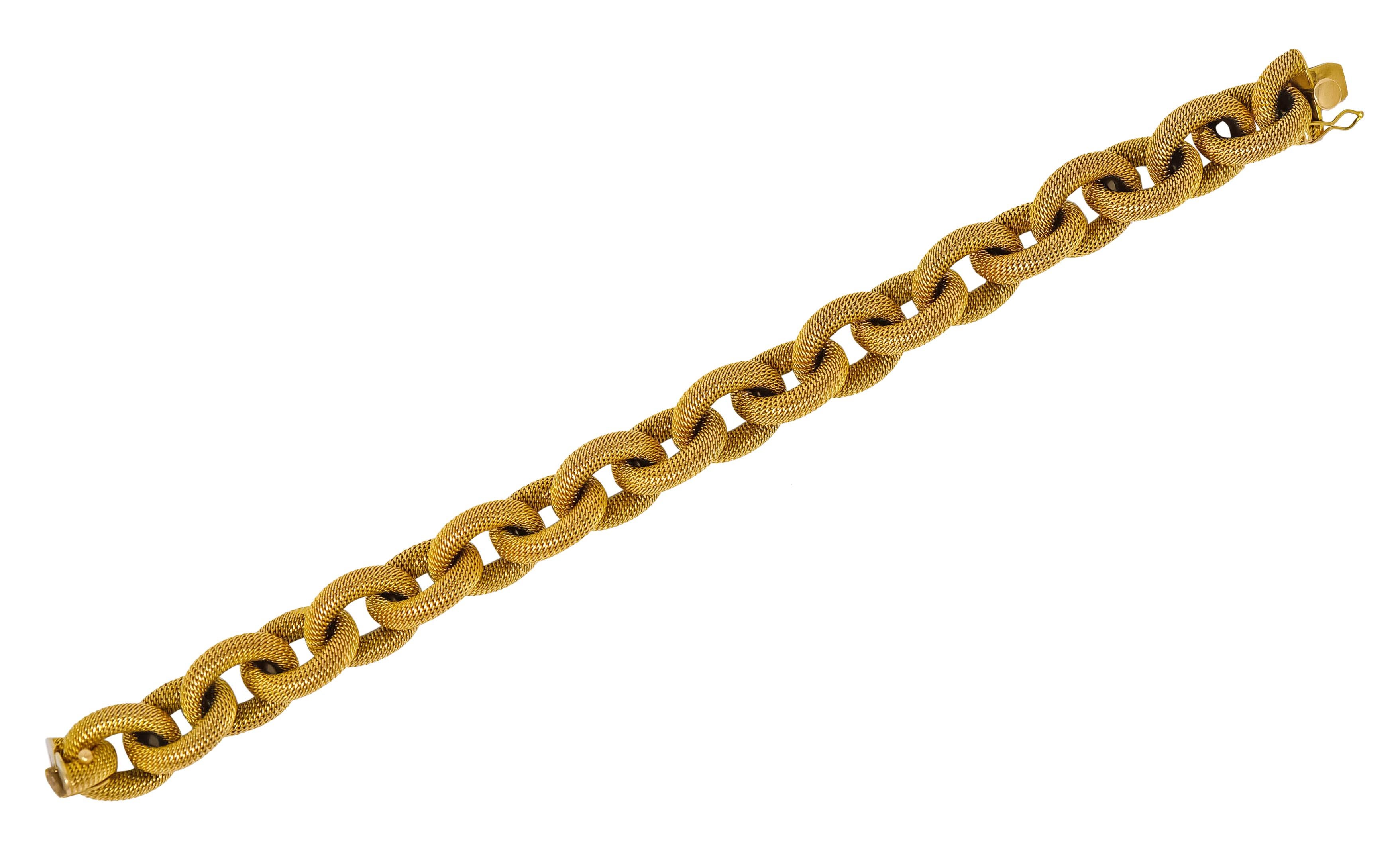 1970s Vintage Italian 18 Karat Gold Large Mesh Link Bracelet 5