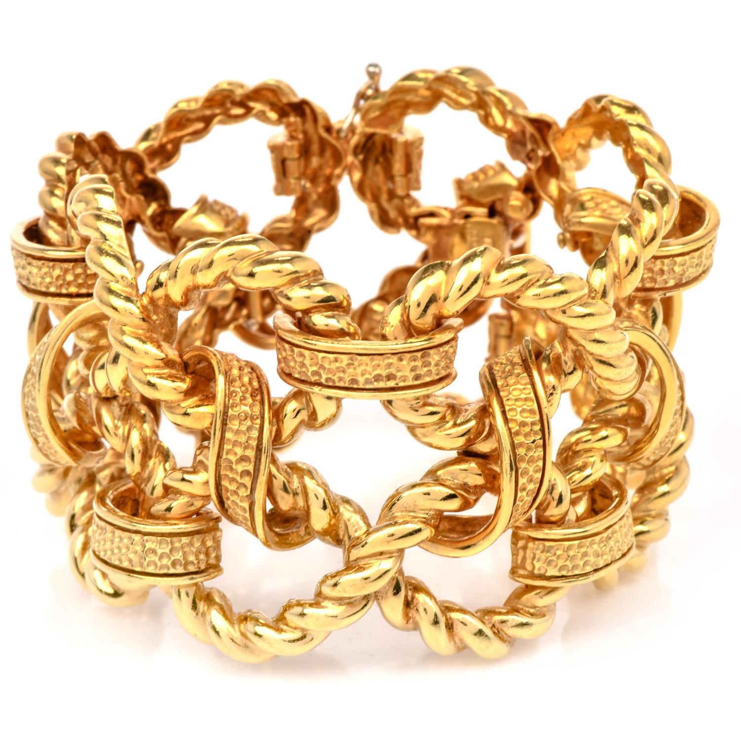 1970s Vintage Italian 18K Gold Infinity Link Textured Woven Statement Bracelet In Excellent Condition For Sale In Miami, FL