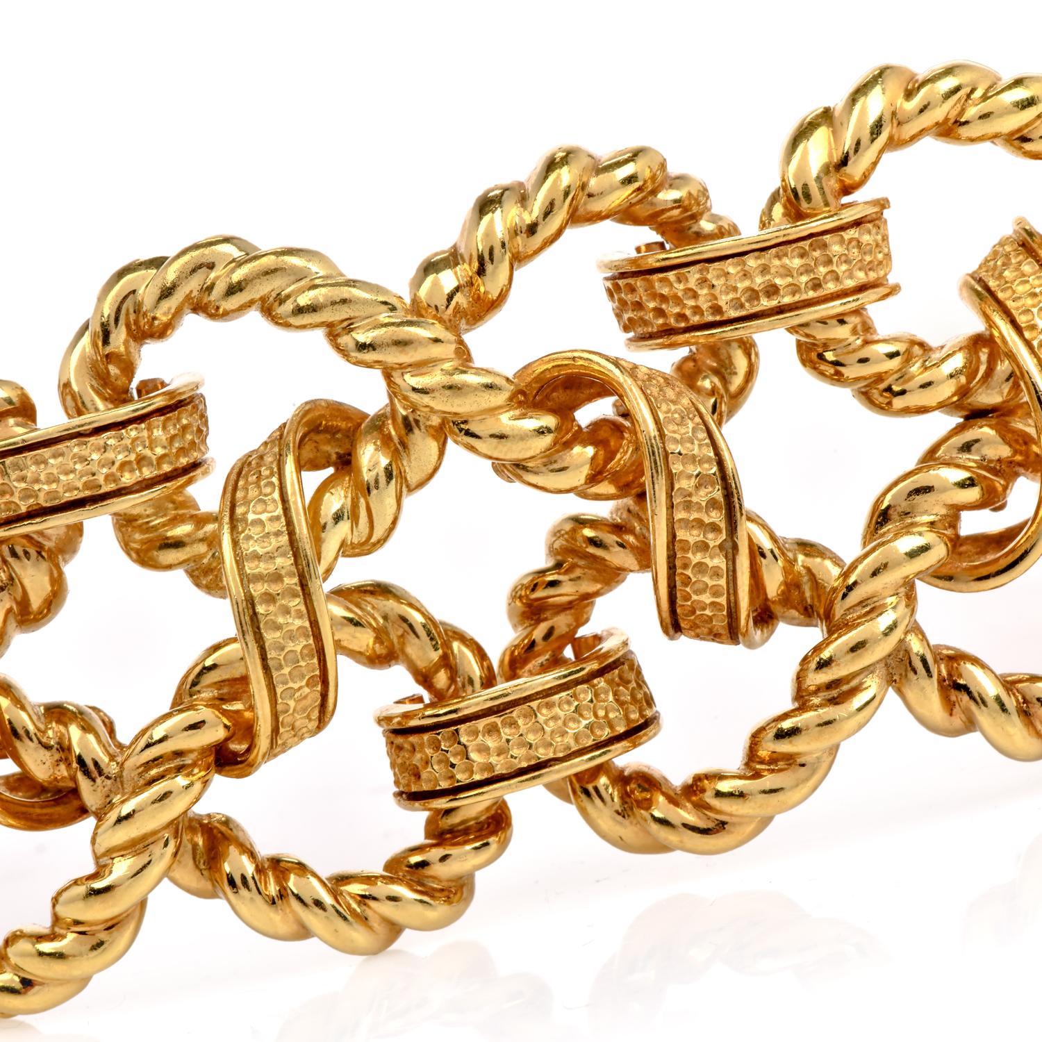 1970s Vintage Italian 18K Gold Infinity Link Textured Woven Statement Bracelet For Sale 1