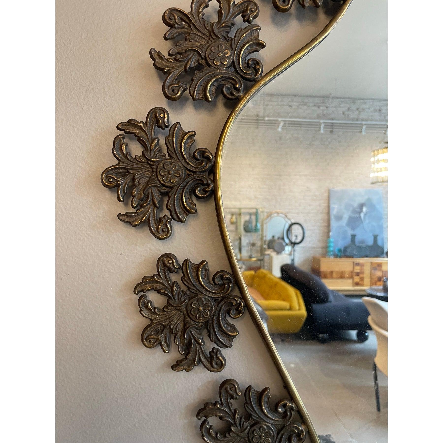 1970 Vintage Italian Brass Filigree Mirror With Matching Marble Floating Table (Miroir en laiton filigrané et table flottante en marbre) en vente 4