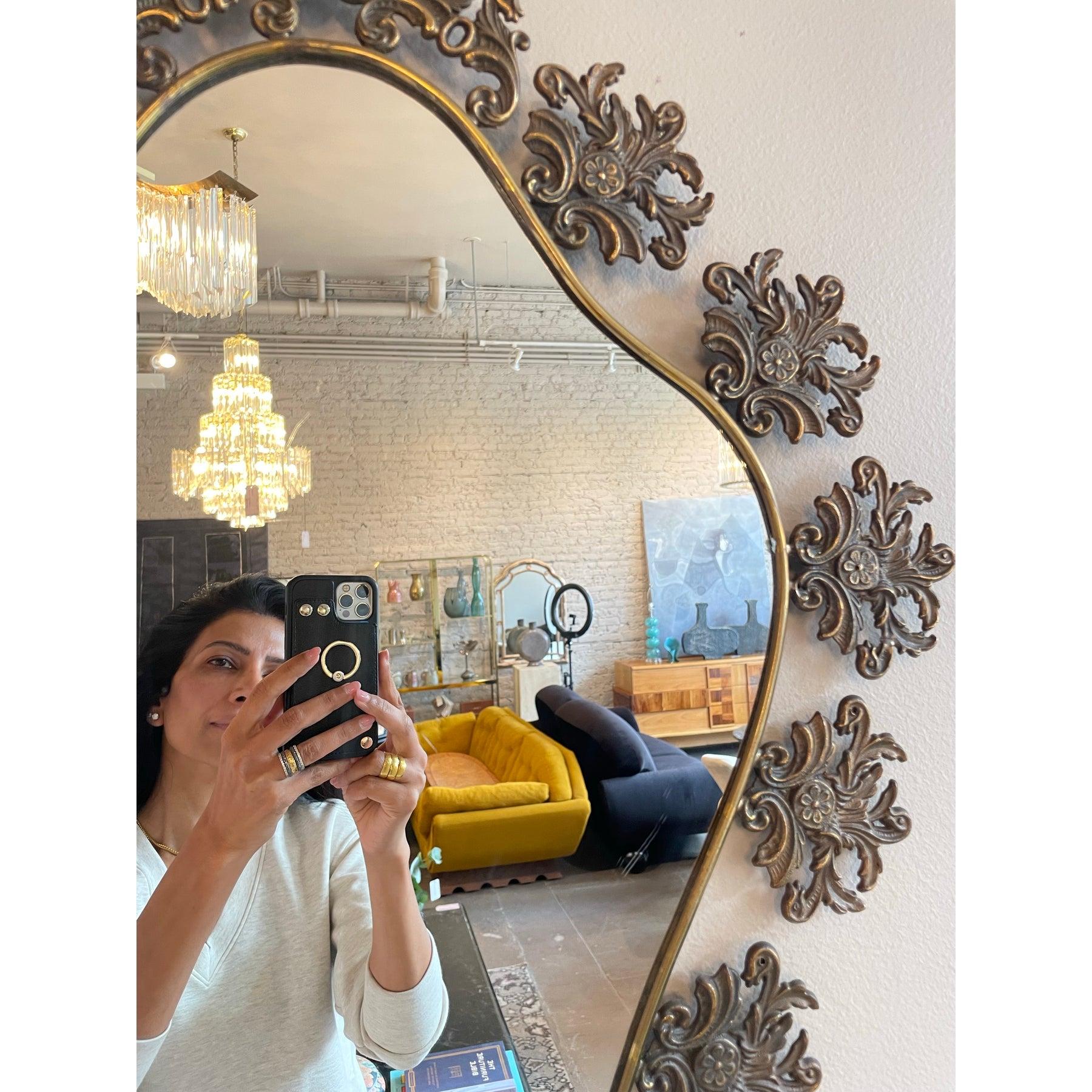 1970 Vintage Italian Brass Filigree Mirror With Matching Marble Floating Table (Miroir en laiton filigrané et table flottante en marbre) en vente 5