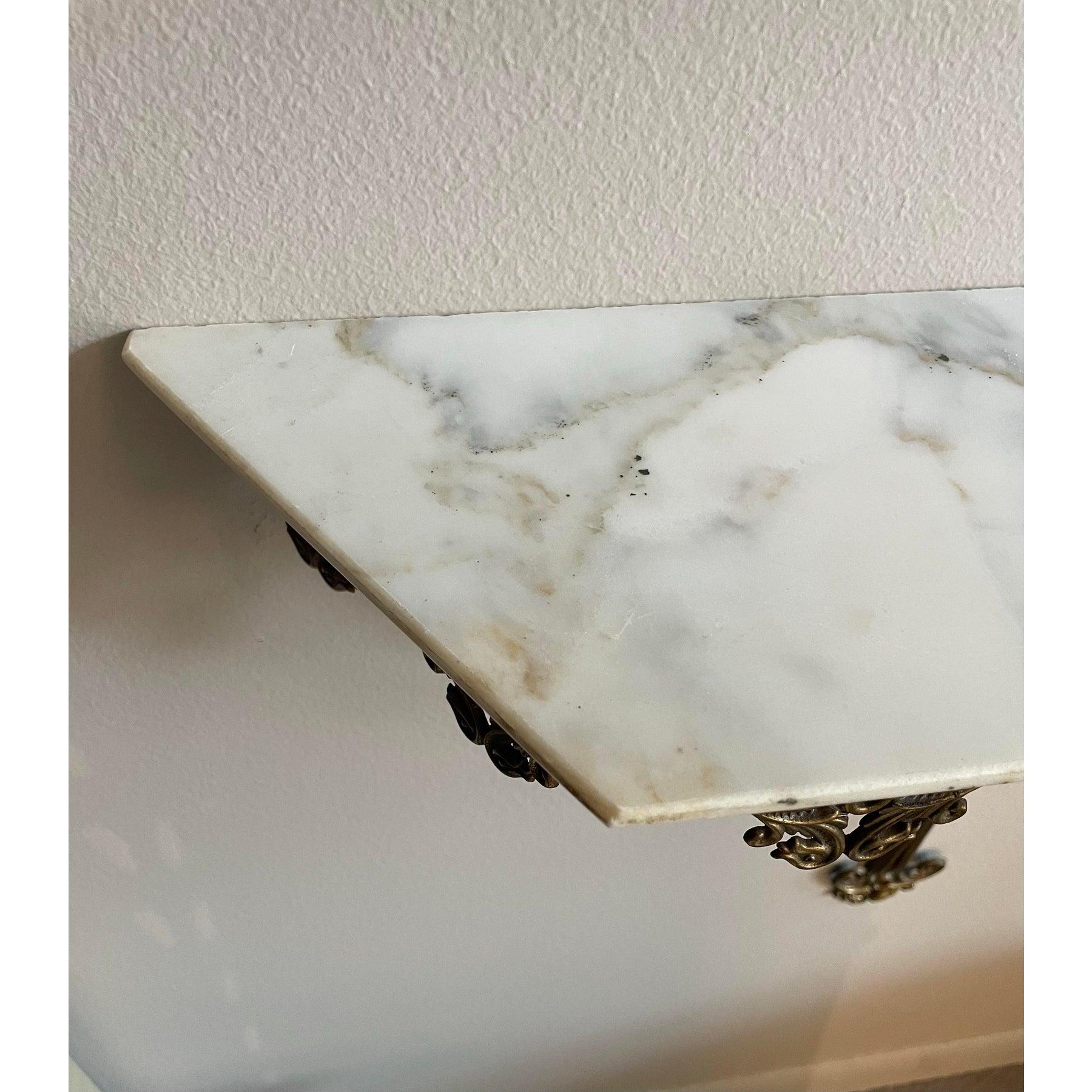 1970 Vintage Italian Brass Filigree Mirror With Matching Marble Floating Table (Miroir en laiton filigrané et table flottante en marbre) Bon état - En vente à Chicago, IL