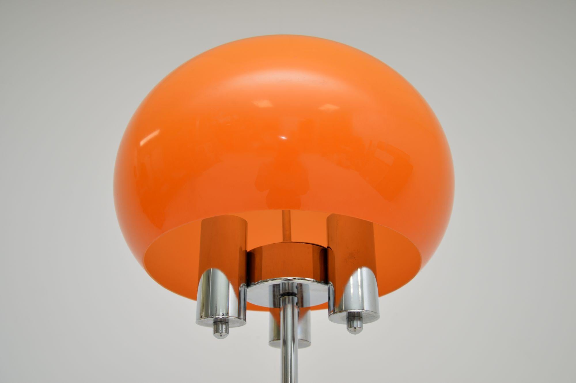 1970er Vintage Italian Lamp Chrom Stehlampe (Ende des 20. Jahrhunderts) im Angebot