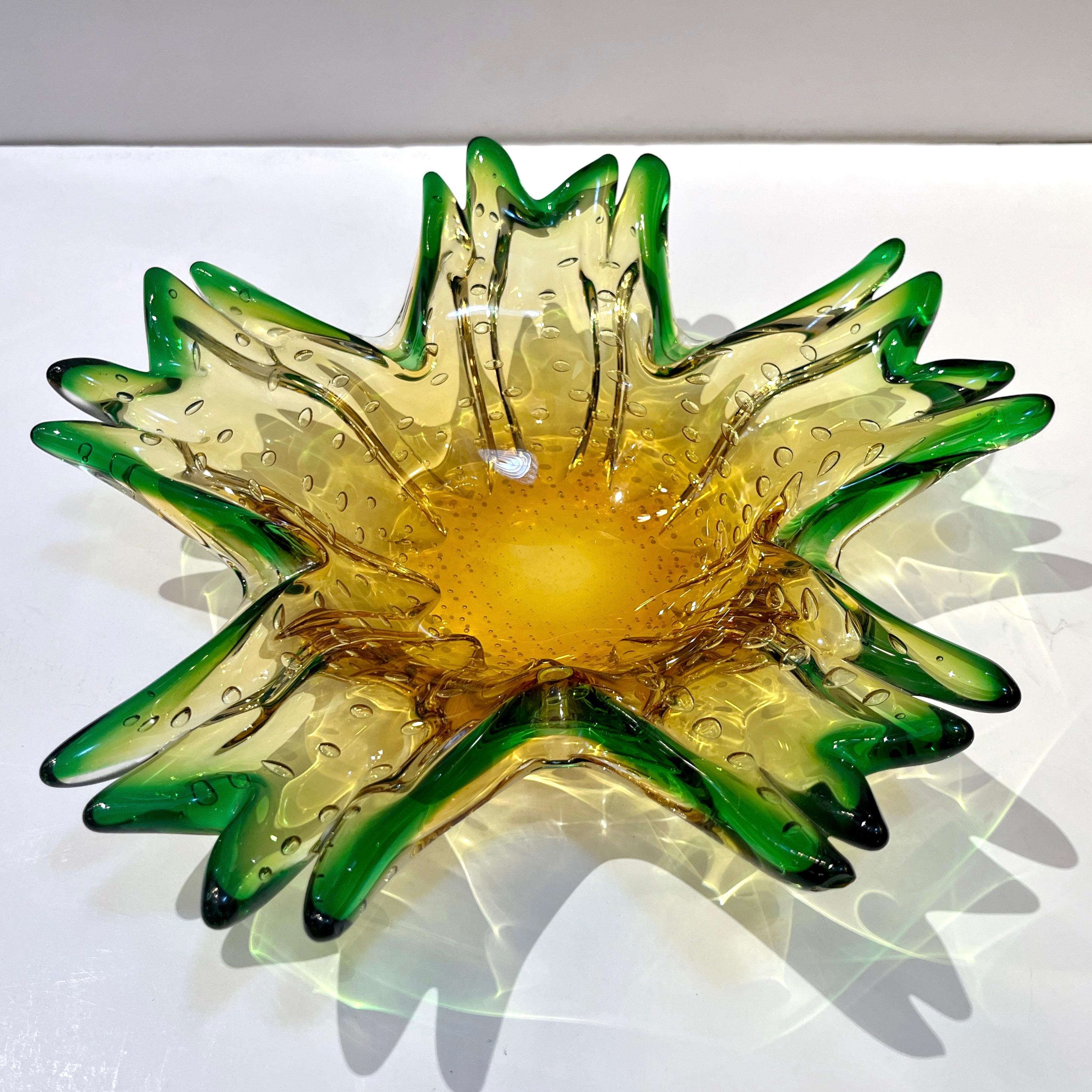 Mid-Century Modern 1970s Vintage Italian Green & Amber Murano Glass Star Shaped Bowl /Vide-Poche For Sale