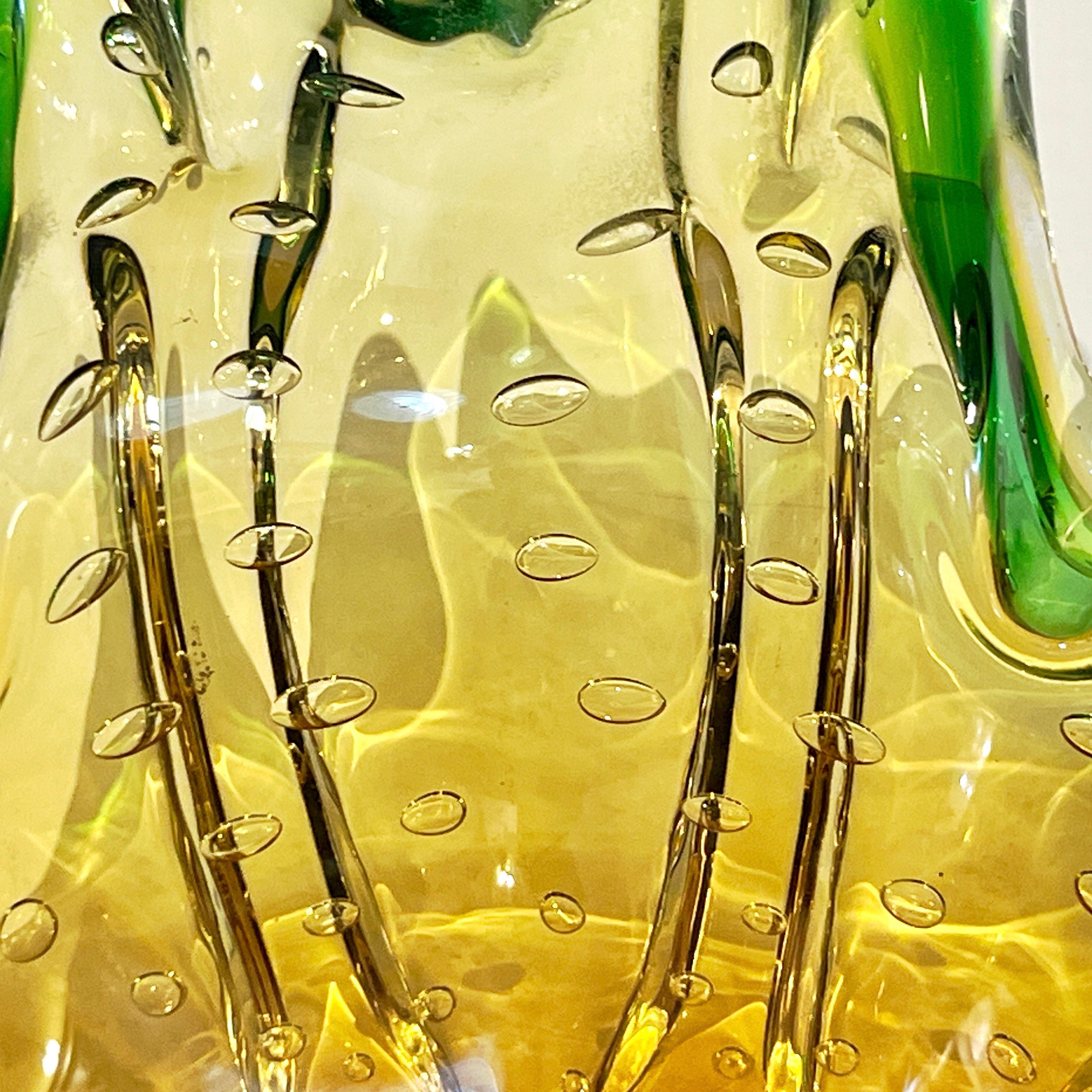 1970er Vintage Italian Glass Sternförmige Schale aus grünem und bernsteinfarbenem Murano-Glas /Vide-Poche im Zustand „Hervorragend“ im Angebot in New York, NY