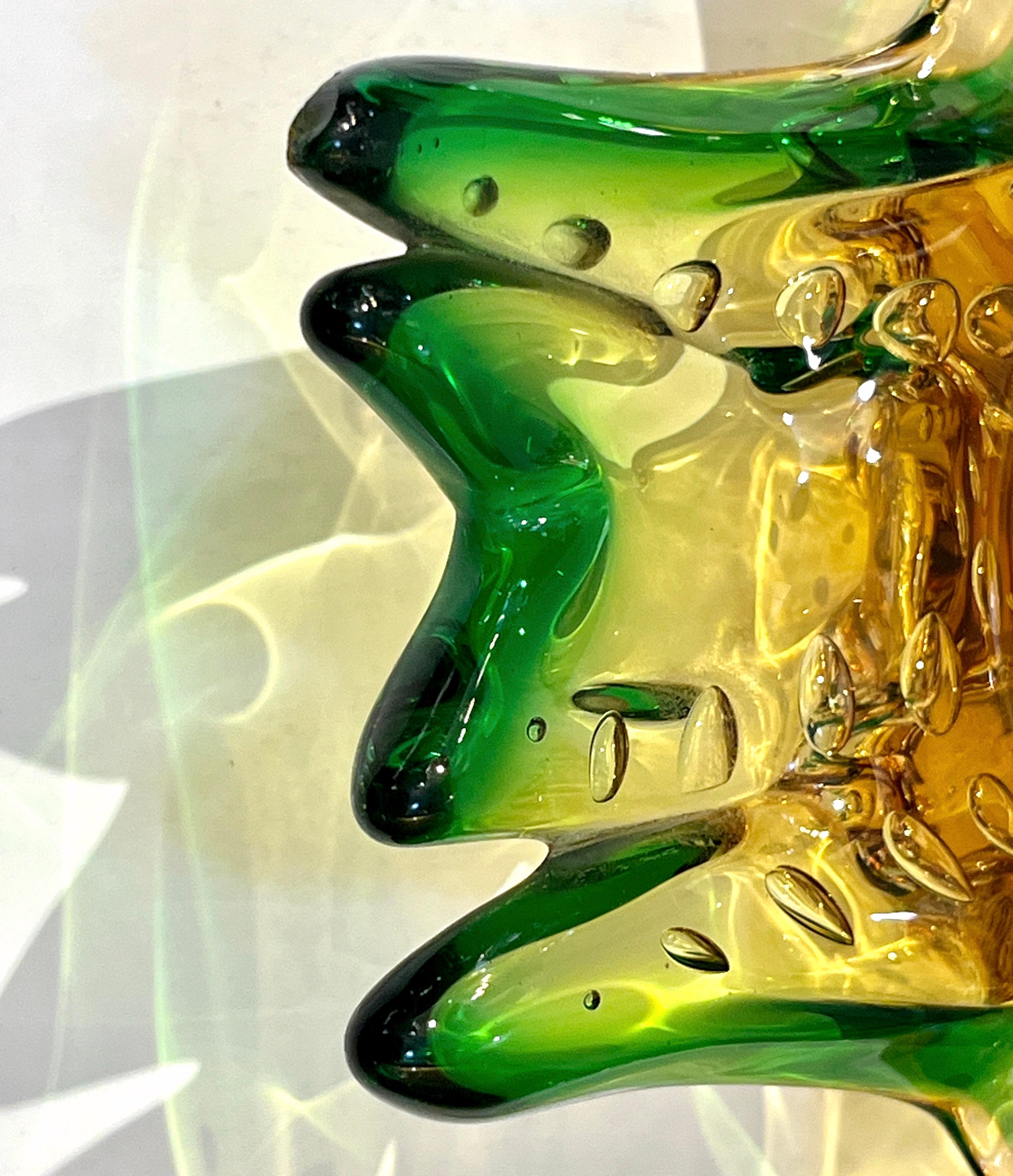 1970er Vintage Italian Glass Sternförmige Schale aus grünem und bernsteinfarbenem Murano-Glas /Vide-Poche im Angebot 1