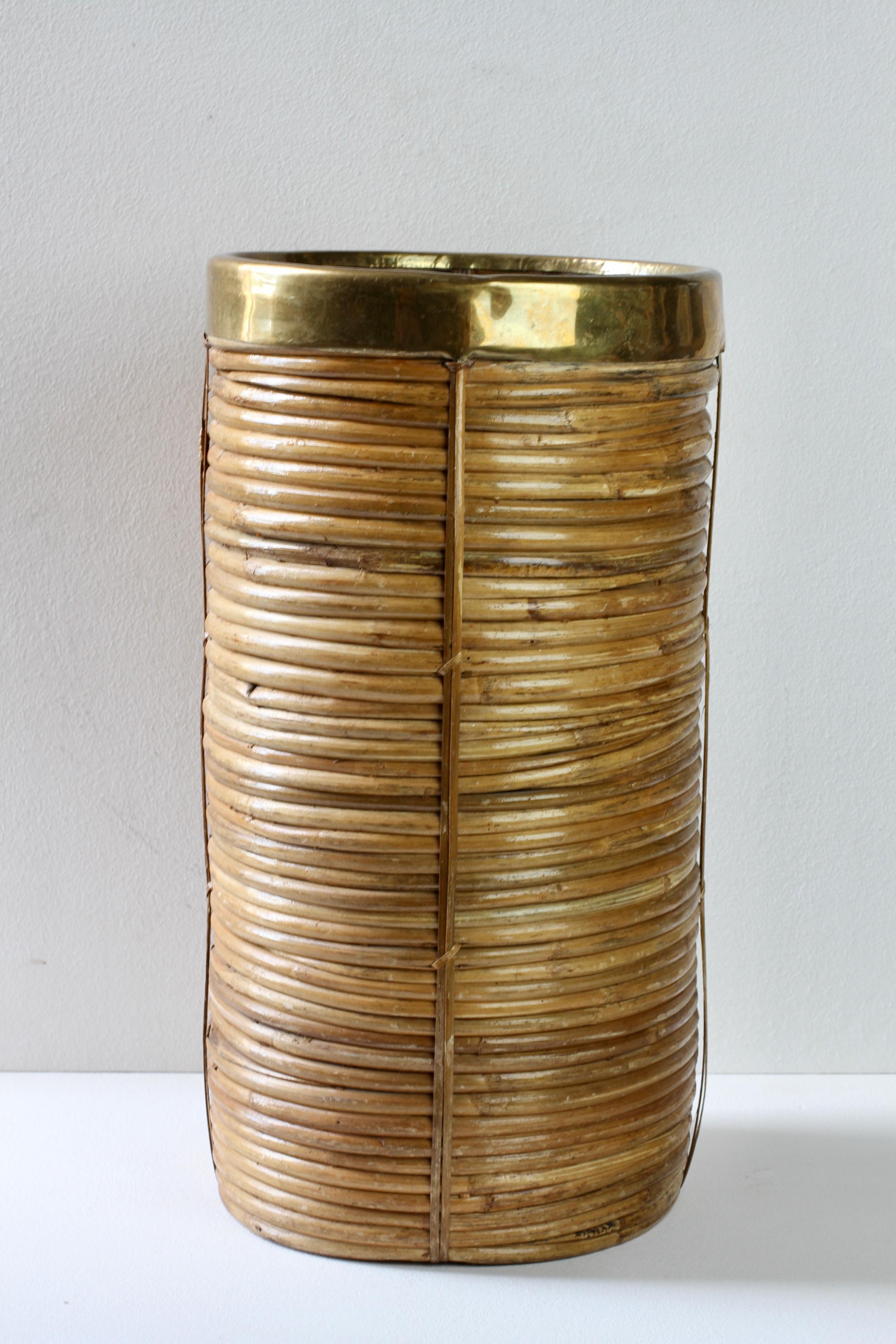 Tall and large vintage Mid-Century Modern Gabriella Crespi style Hollywood Regency umbrella stand / holder made in Italy, circa 1970s. Made of lacquered bamboo and rattan with a patinated brass metal rim, which finishes the piece perfectly. A must