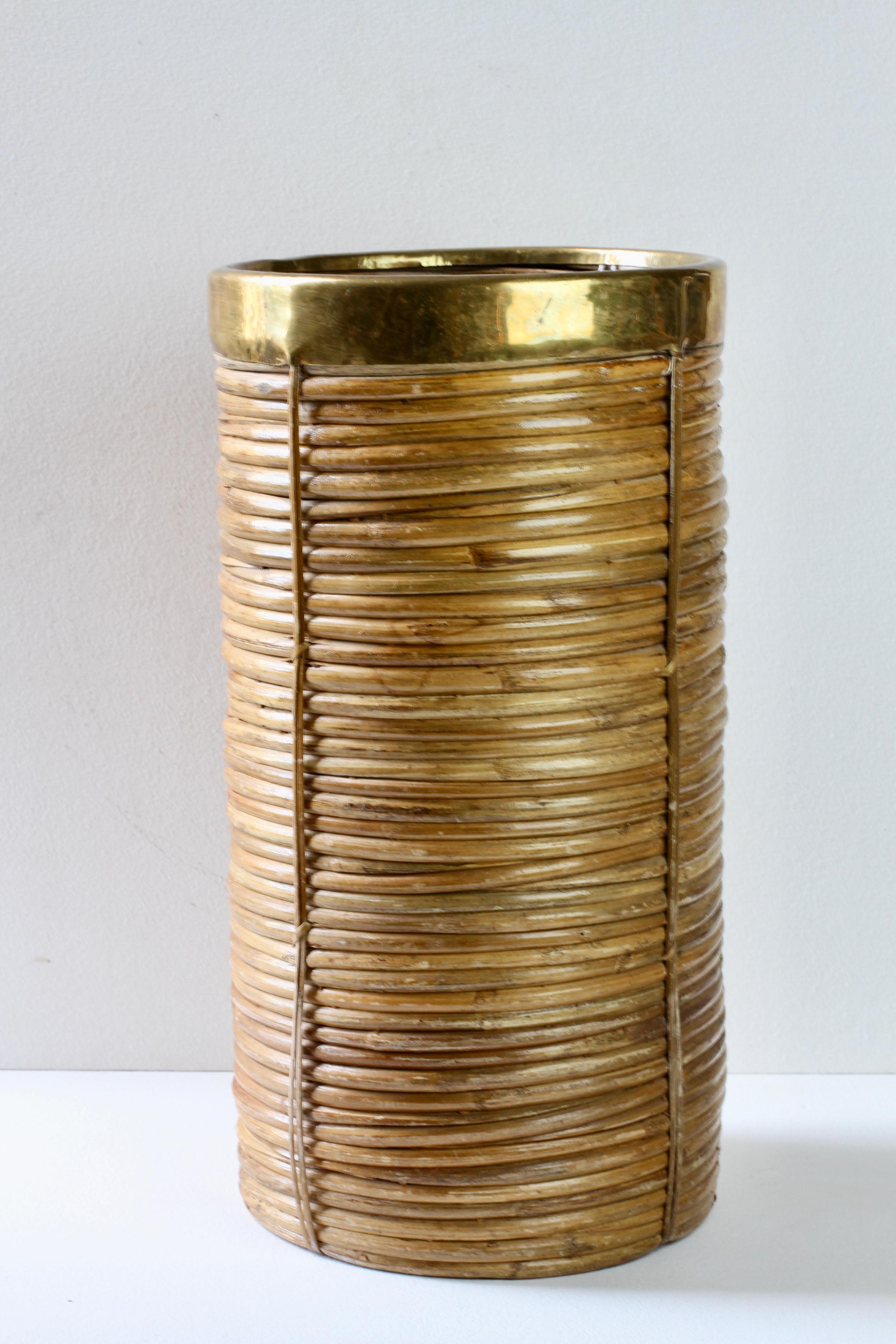 1970s Vintage Italian Mid-Century Italian Bamboo, Rattan & Brass Umbrella Stand In Good Condition For Sale In Landau an der Isar, Bayern
