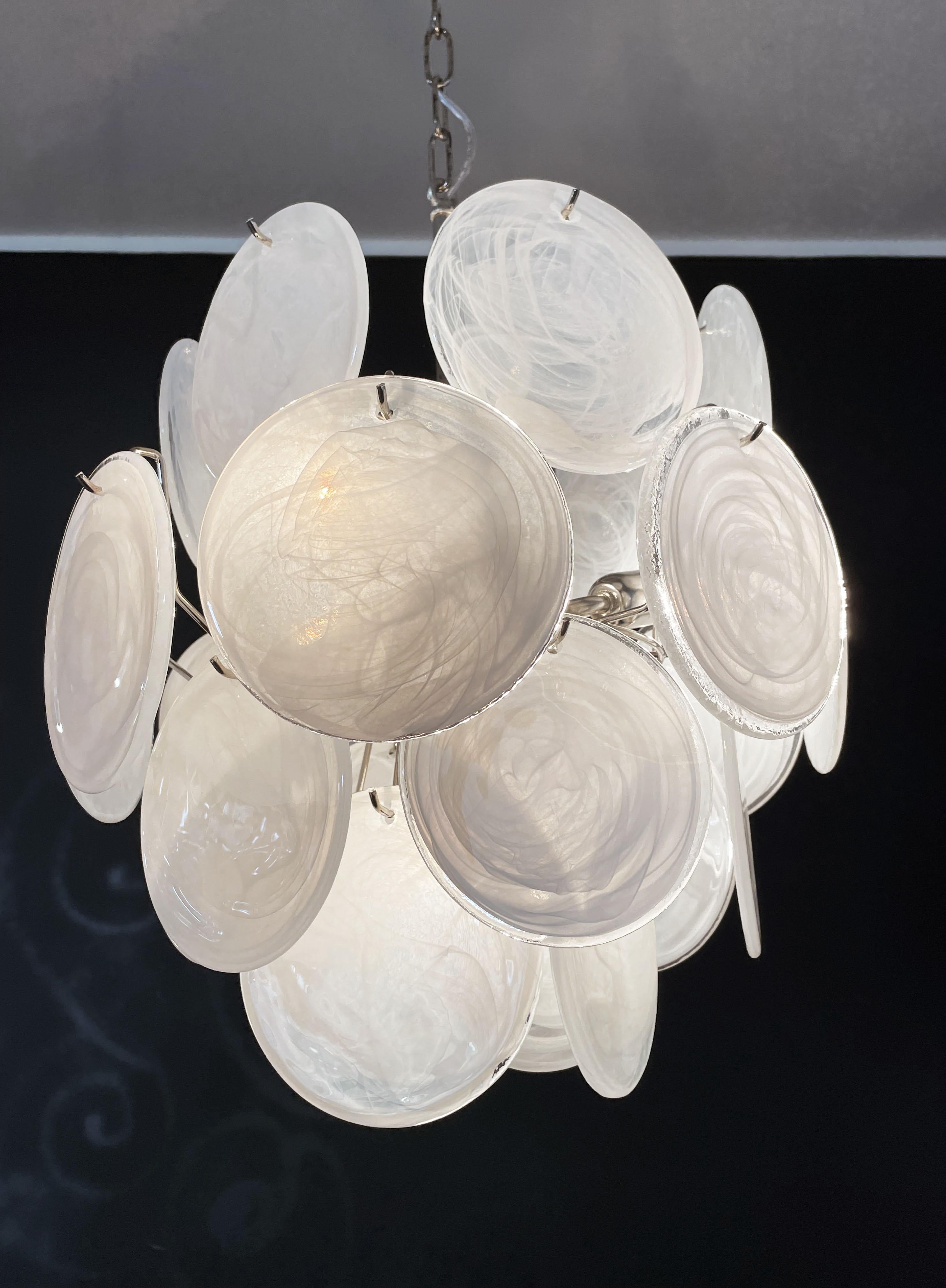 1970’s Vintage Italian Murano Chandelier, 24 White Disks In Good Condition In Gaiarine Frazione Francenigo (TV), IT