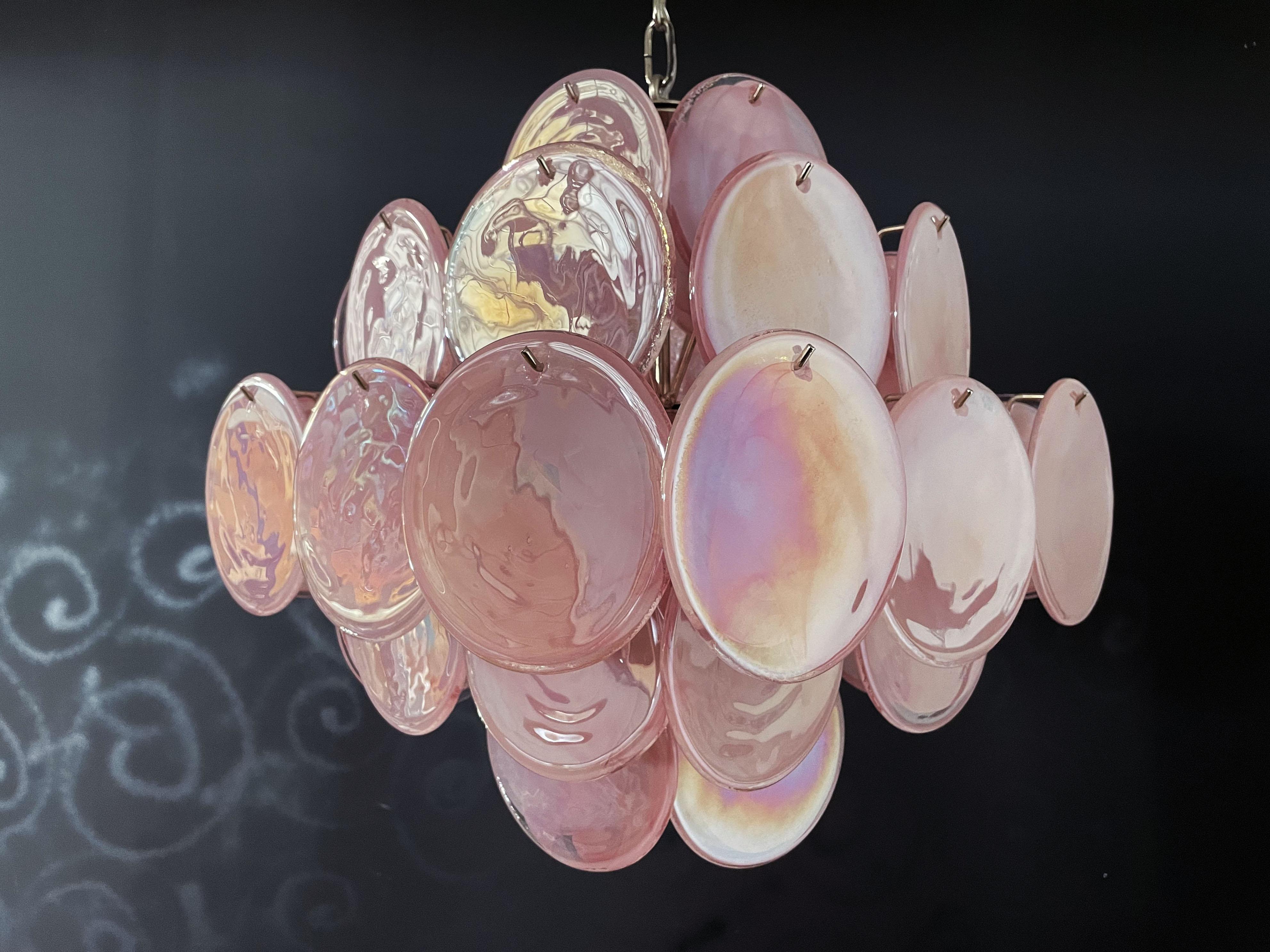 Vintage Italian Murano chandelier in Vistosi style. The chandelier has 36 fantastic iridescent alabaster pink discs in a nickel metal frame.
Period: late XX century
Dimensions: 44,50 inches (15 cm) height with chain; 19,40 inches (50 cm) height