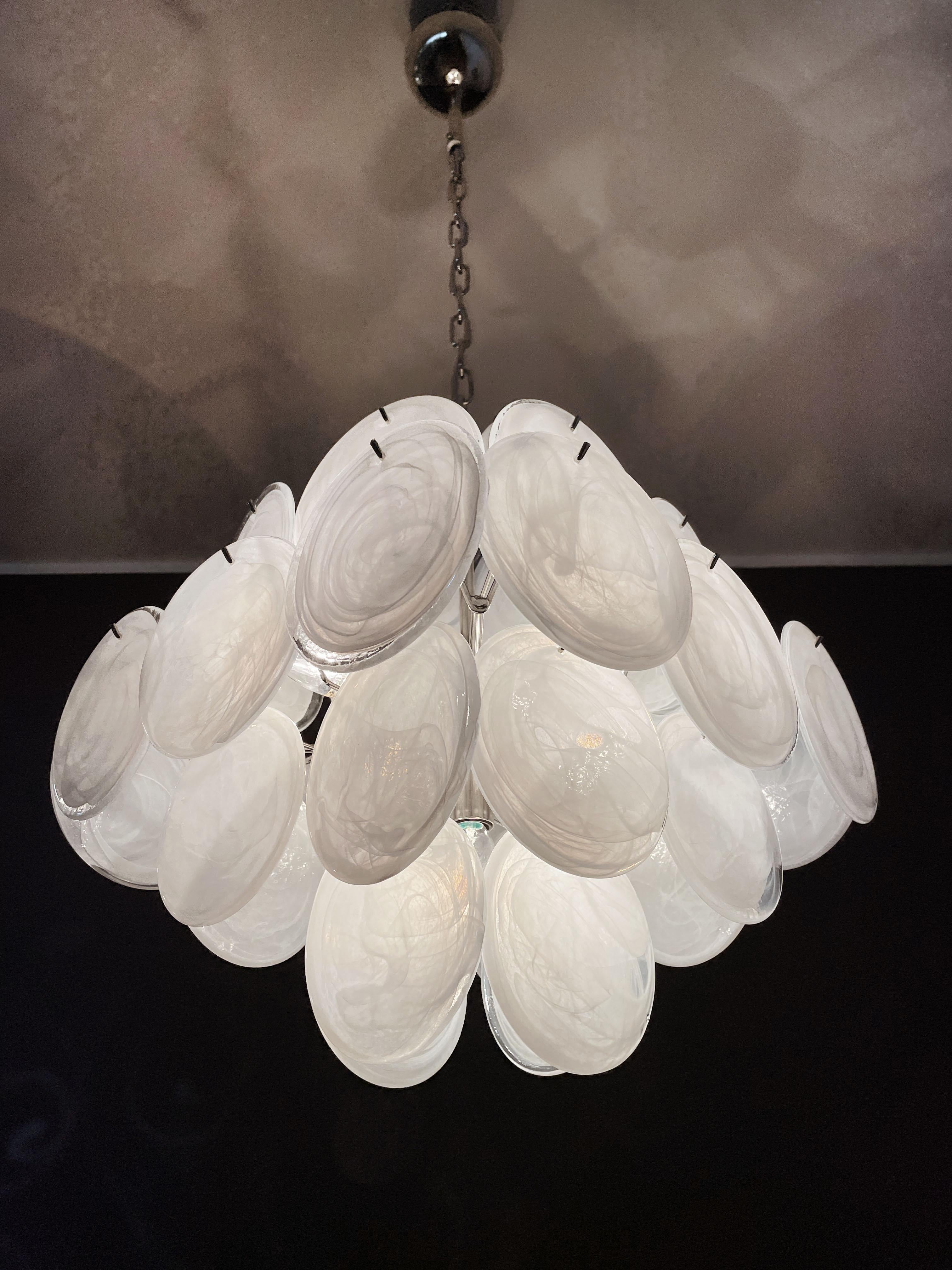Mid-Century Modern Lustre italien vintage de Murano des années 1970, 36 disques blancs en vente