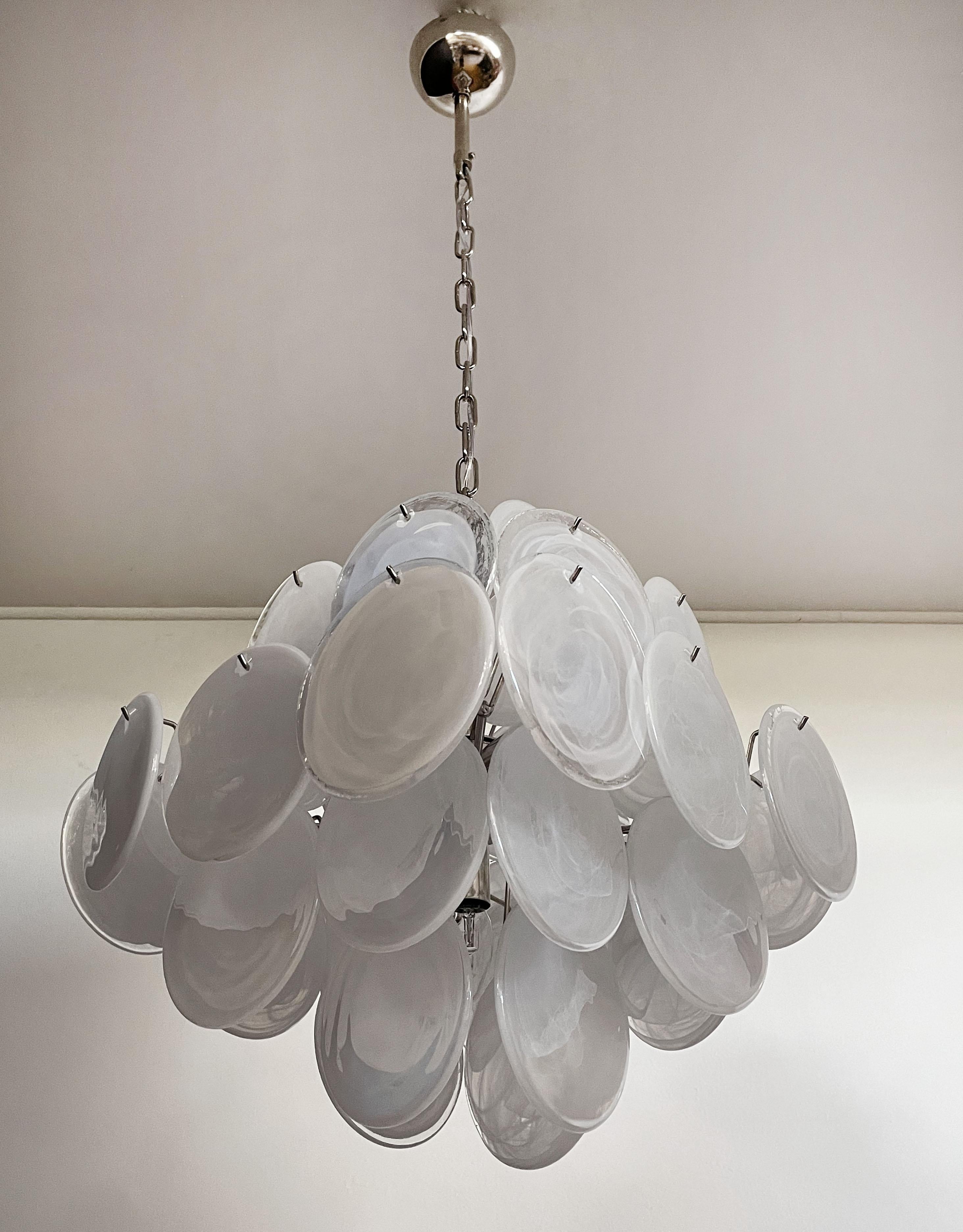 1970s Vintage Italian Murano Chandelier, 36 White Disks In Good Condition In Gaiarine Frazione Francenigo (TV), IT