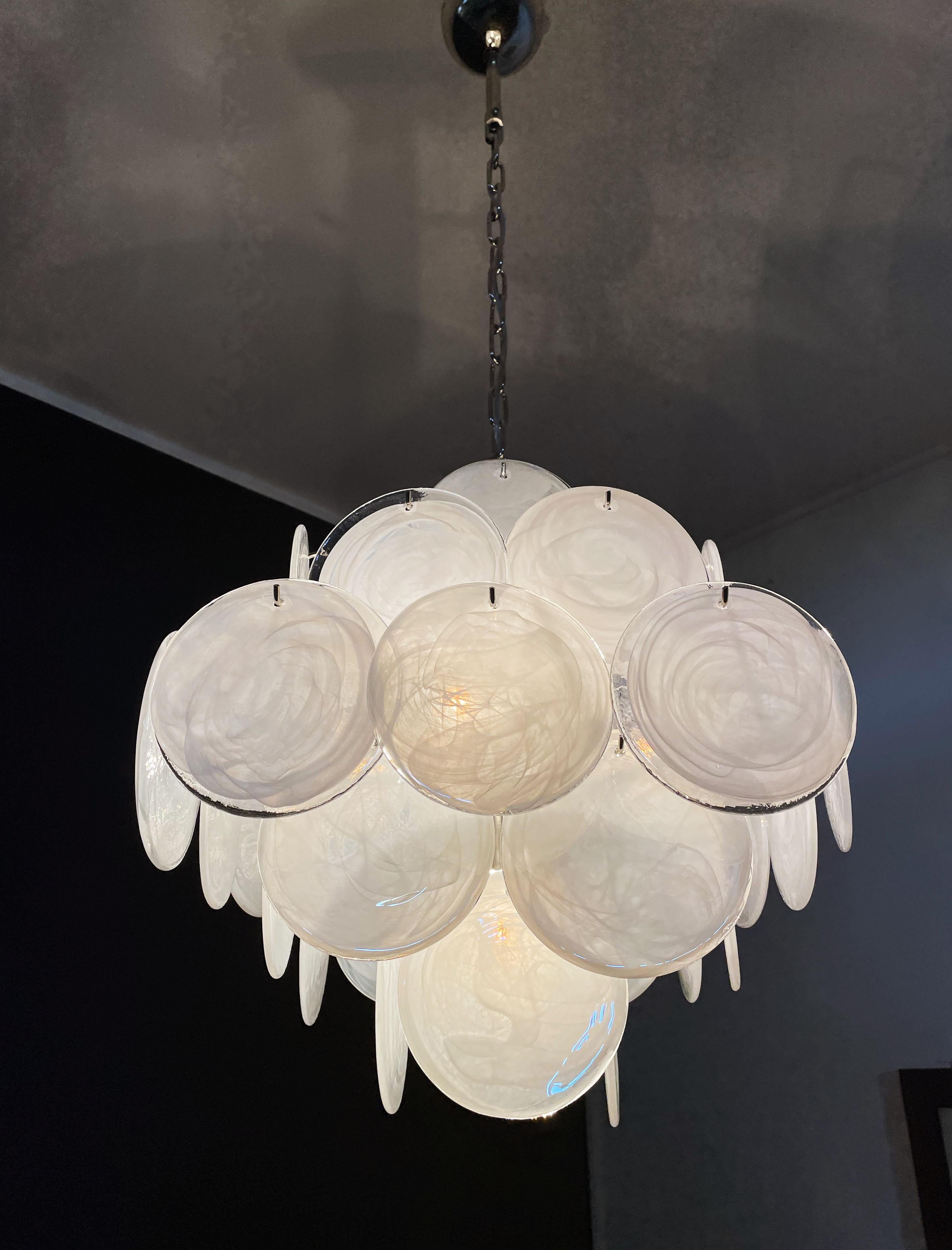 Galvanisé Lustre italien vintage de Murano des années 1970, 36 disques blancs en vente
