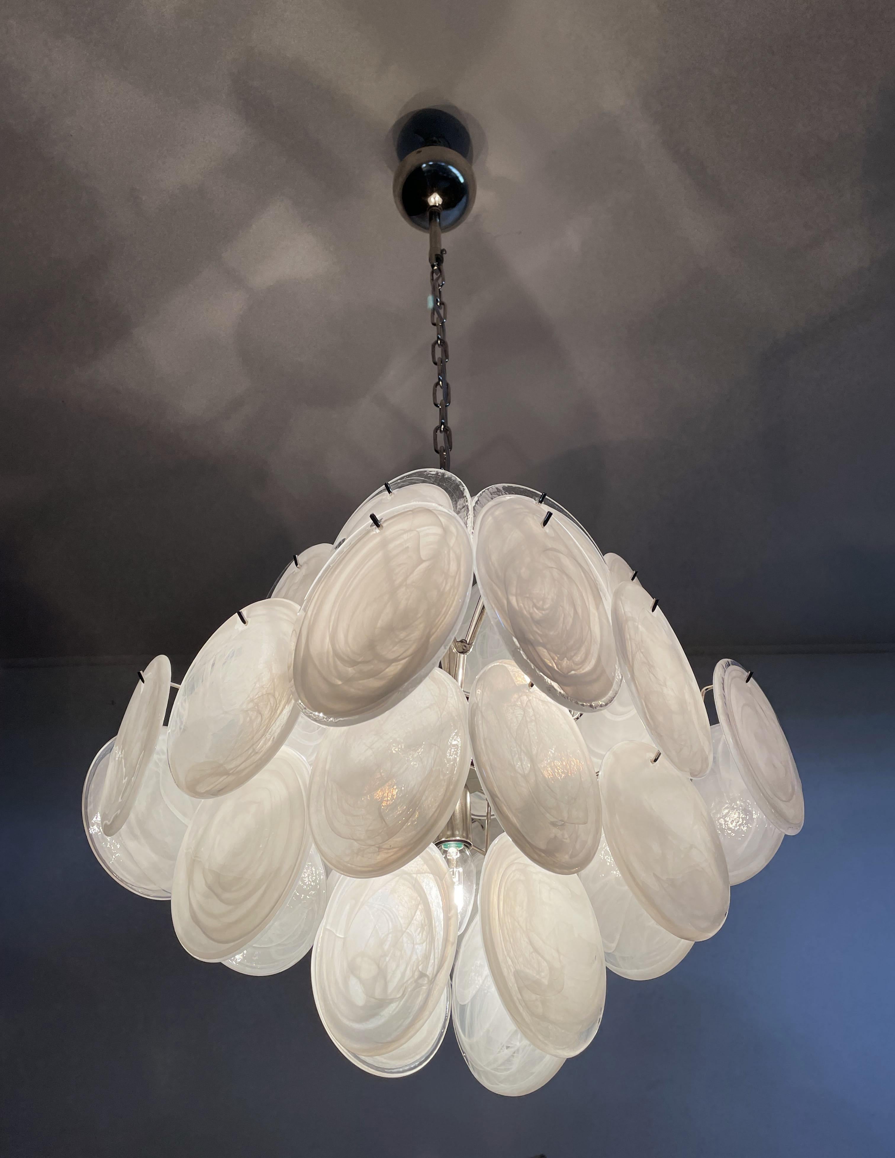 Lustre italien vintage de Murano des années 1970, 36 disques blancs Bon état - En vente à Gaiarine Frazione Francenigo (TV), IT