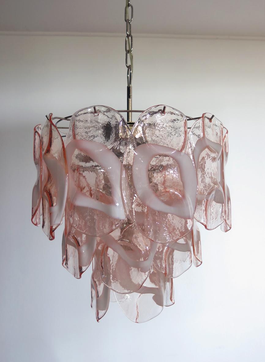 Mid-Century Modern 1970’s Vintage Italian Murano chandelier lamp in Vistosi style 23 pink glasses For Sale