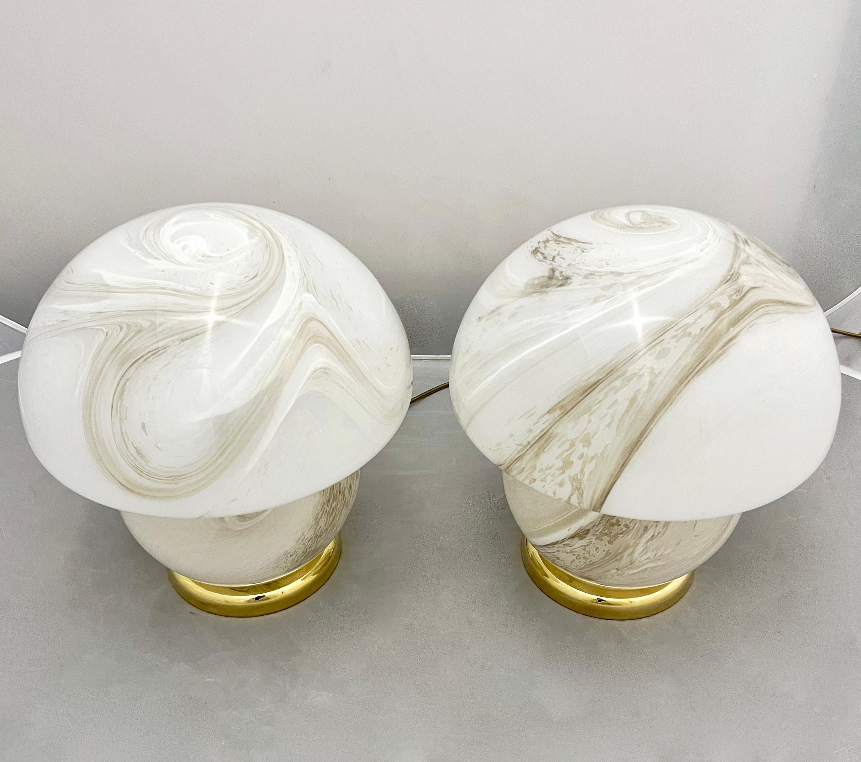 1970s Vintage Italian Pair of Alabaster Murano Glass and Brass Mushroom Lamps For Sale 8