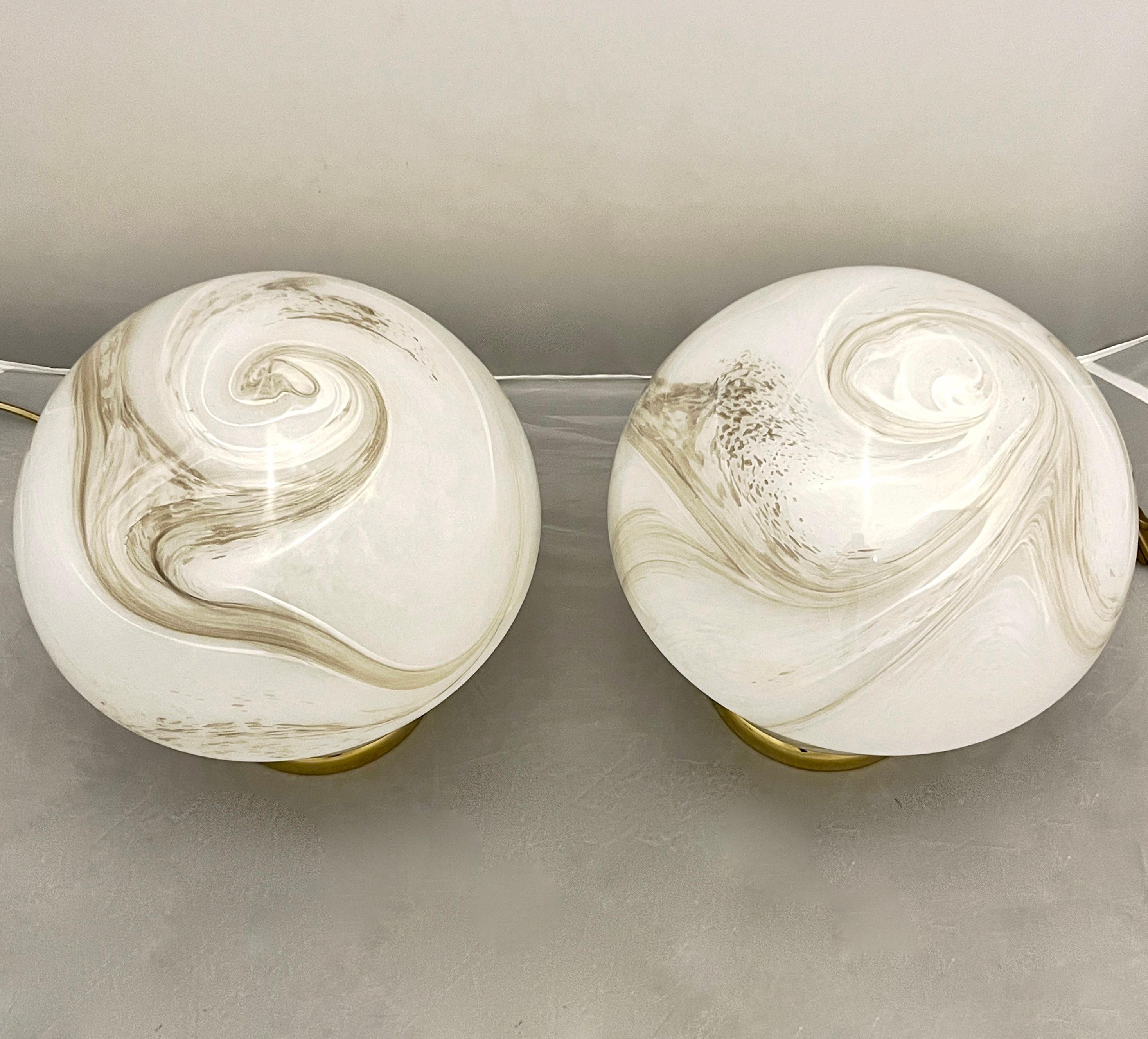 Mid-Century Modern 1970s Vintage Italian Pair of Alabaster Murano Glass and Brass Mushroom Lamps For Sale