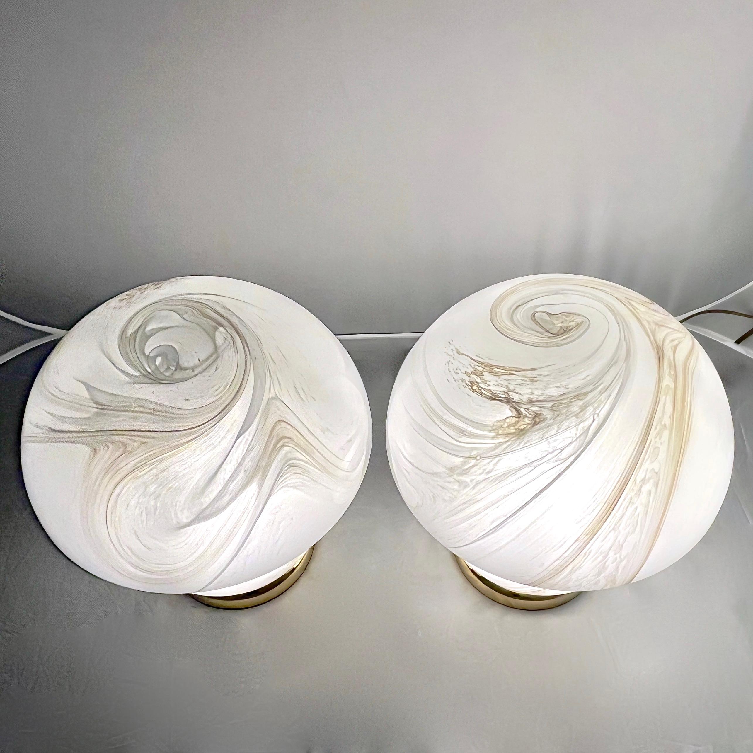 Hand-Crafted 1970s Vintage Italian Pair of Alabaster Murano Glass and Brass Mushroom Lamps For Sale