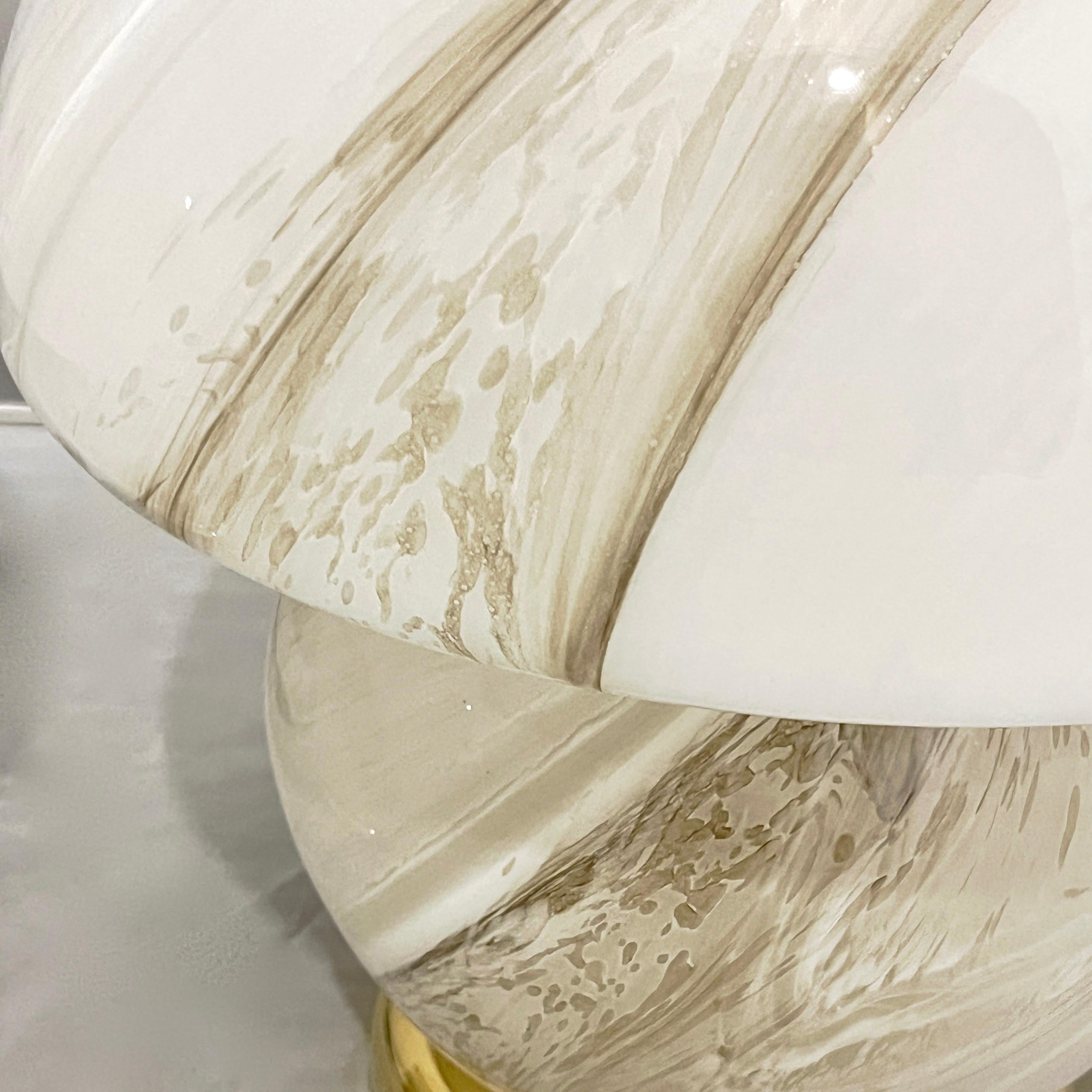 1970s Vintage Italian Pair of Alabaster Murano Glass and Brass Mushroom Lamps In Excellent Condition For Sale In New York, NY