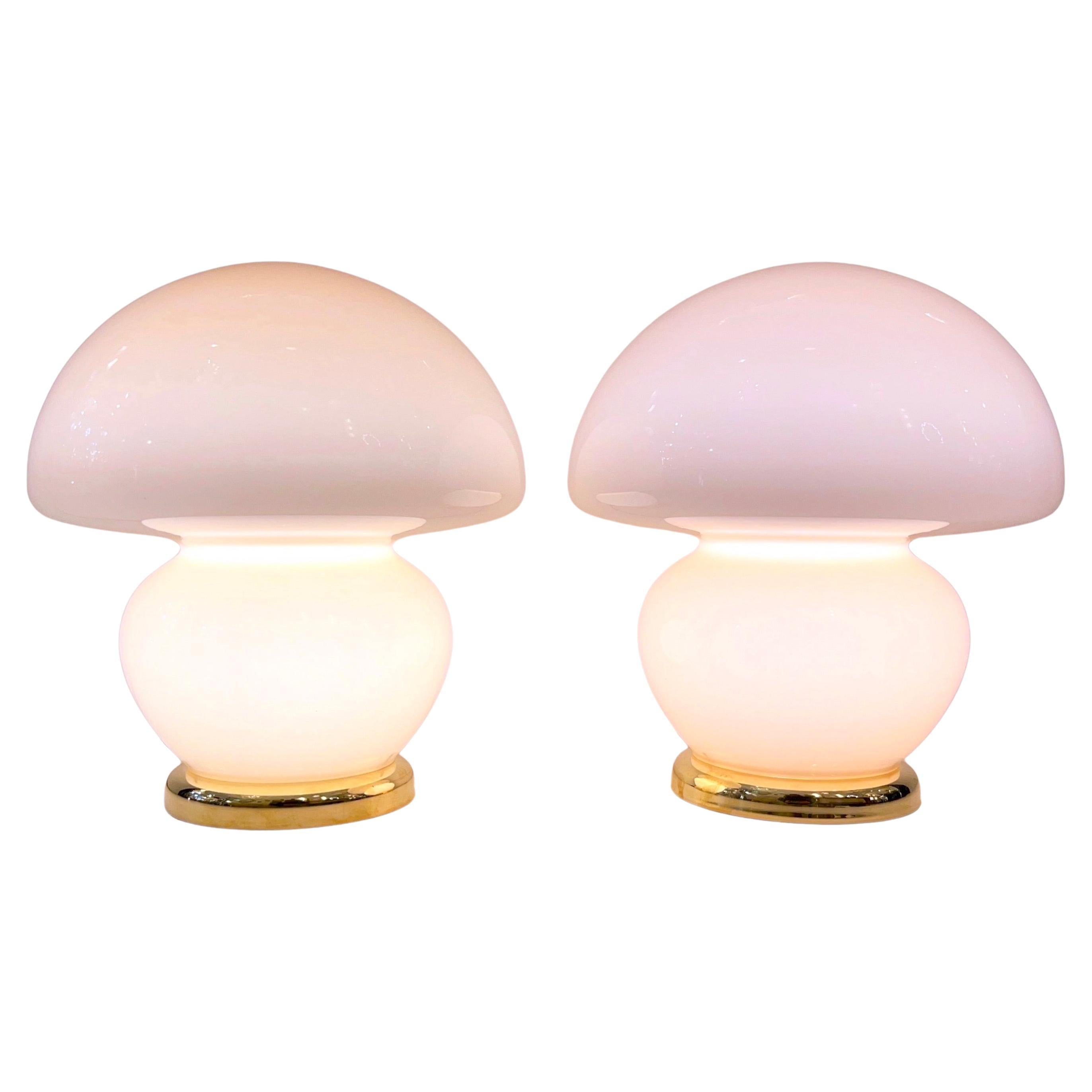 1970s Vintage Italian Pair of Blush Pink Murano Glass and Brass Mushroom Lamps 