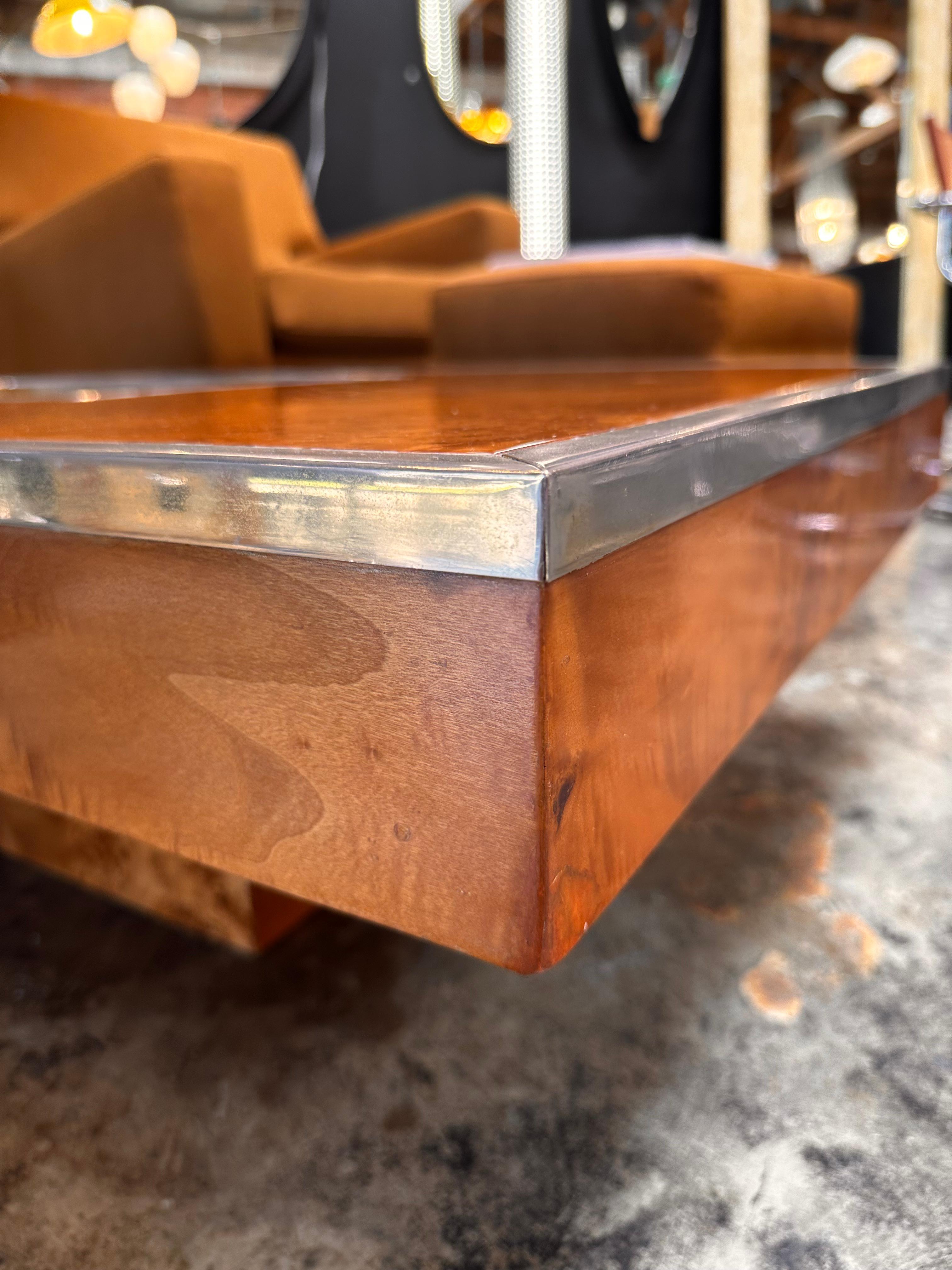 1970s Vintage Italian Walnut & Brass Coffee Table by Willy Rizzo In Good Condition In Los Angeles, CA