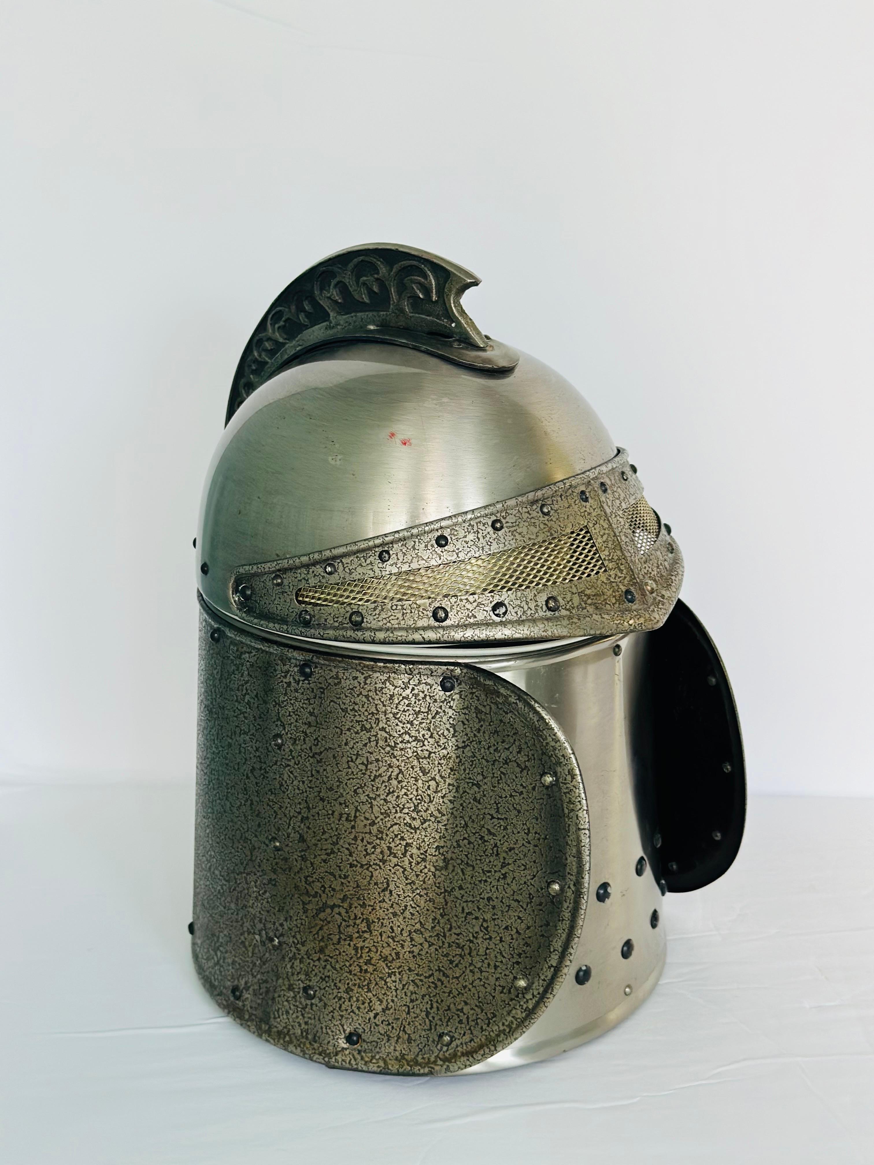 1970er Vintage Ritterhelm Zinn Skurrile Eiskübel im Zustand „Gut“ in Farmington Hills, MI